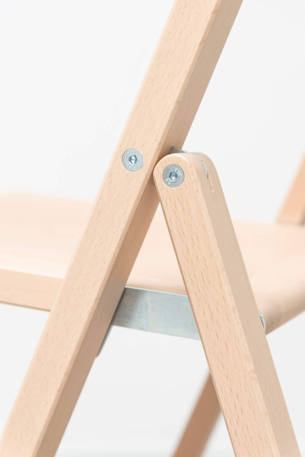 Magis Aviva Klappstuhl – Stilvolles Ambiente Magis Aviva Klappstuhl mit klarer Linienführung, leicht und hochwertig – stilvolles Design für drinnen und draußen