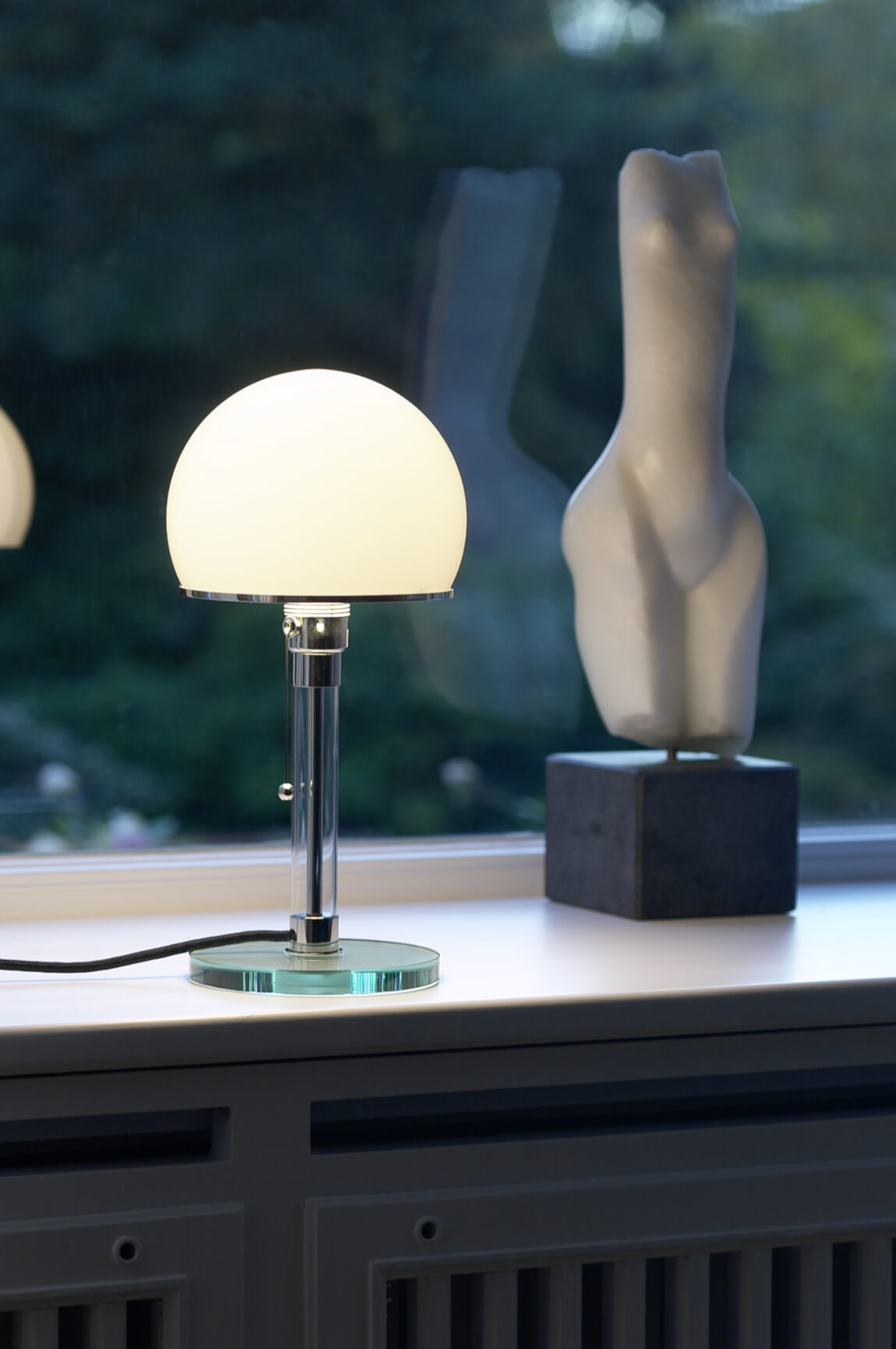 Tecnolumen Wagenfeld WG 24 Tischleuchte – Ikonisches Design aus den 1920er Jahren für elegante Innenräume Tecnolumen Wagenfeld WG 24 Tischleuchte – klassisches Design aus den 1920er Jahren mit hochwertiger Verarbeitung und modernem Look