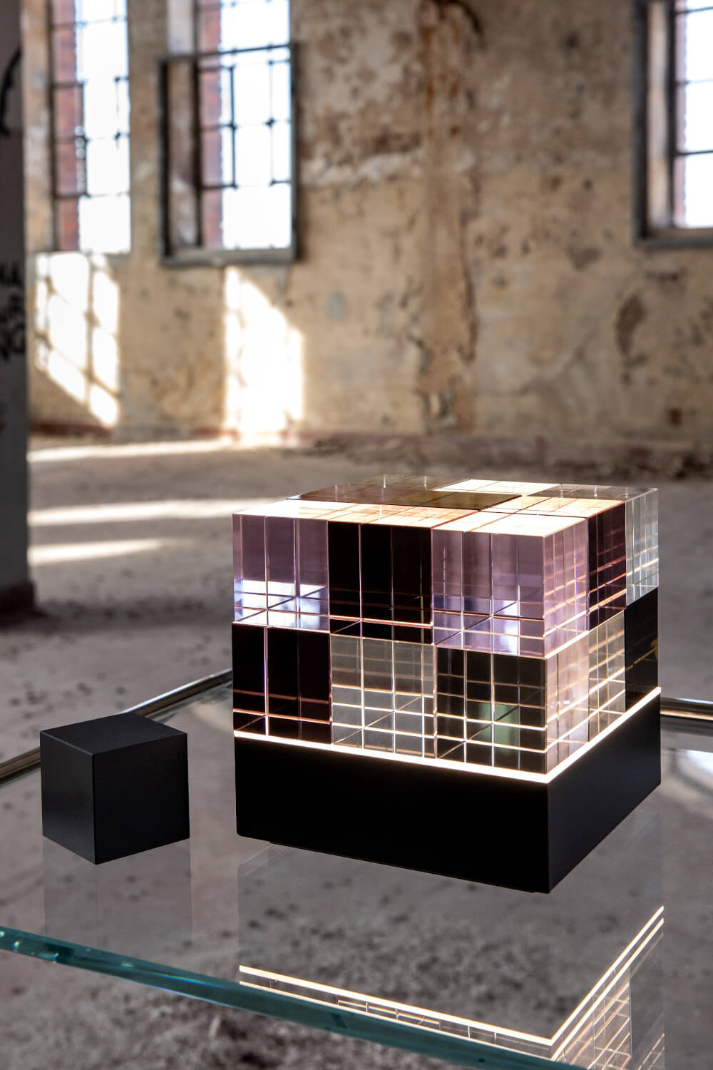 Cubelight Move Black Edition MSCL4BL von Tecnolumen als Tischleuchte im industriellen Wohnambiente