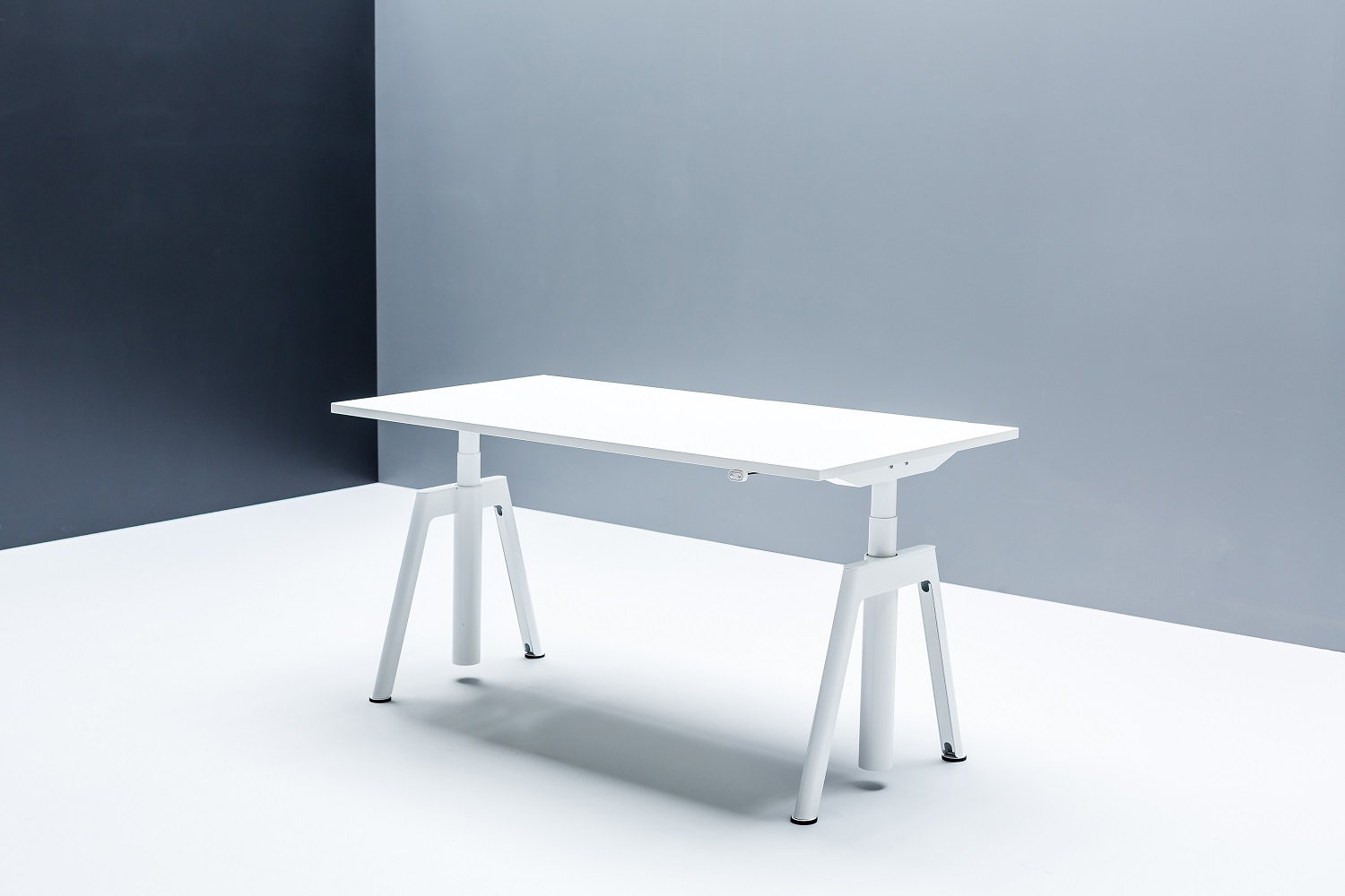 Plus Sit & Stand Schreibtisch, 200 x 100 cm, weiß