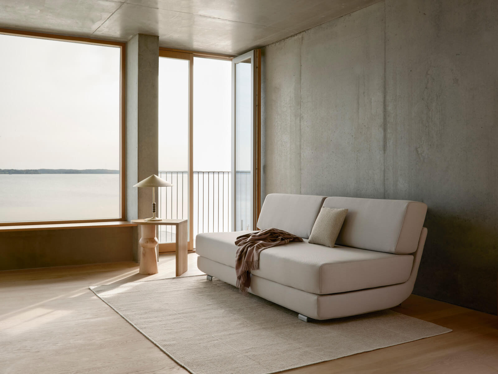 Softline 3-Sitzer Lounge Sofa mit klaren Linien, hochwertigem Bezug und hohem Sitzkomfort für zeitgemäßes Wohnen