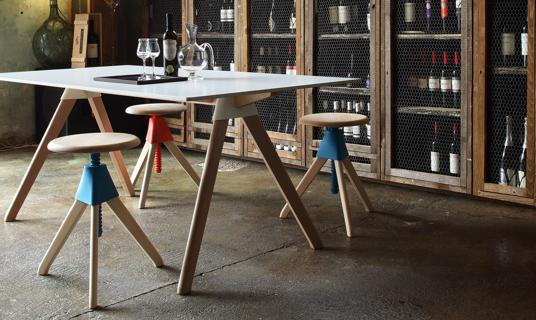 Magis Butch The Wild Bunch Tisch im modernen Esszimmer, robust, hochwertig und stilvoll als Designer-Mittelpunkt