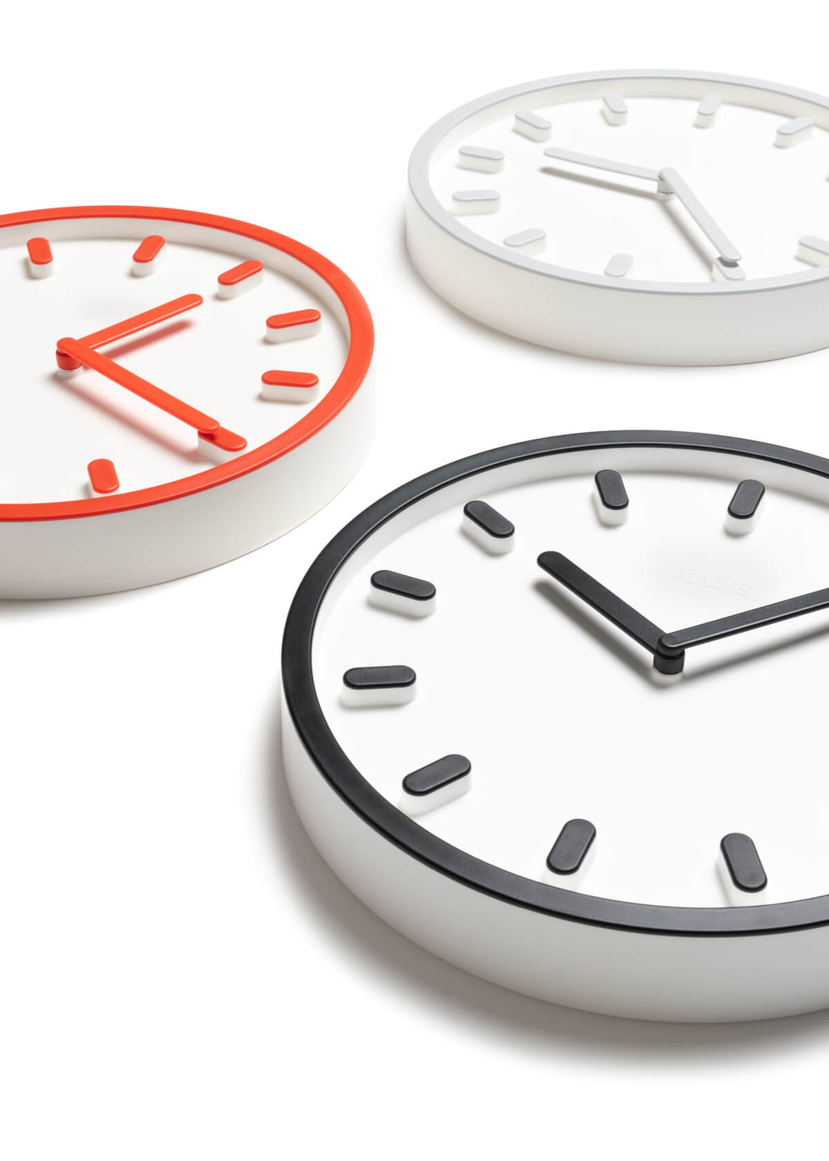 Magis Tempo Wanduhr im modernen Design mit klaren Linien und minimalistischer Ästhetik für stilvolle Wände
