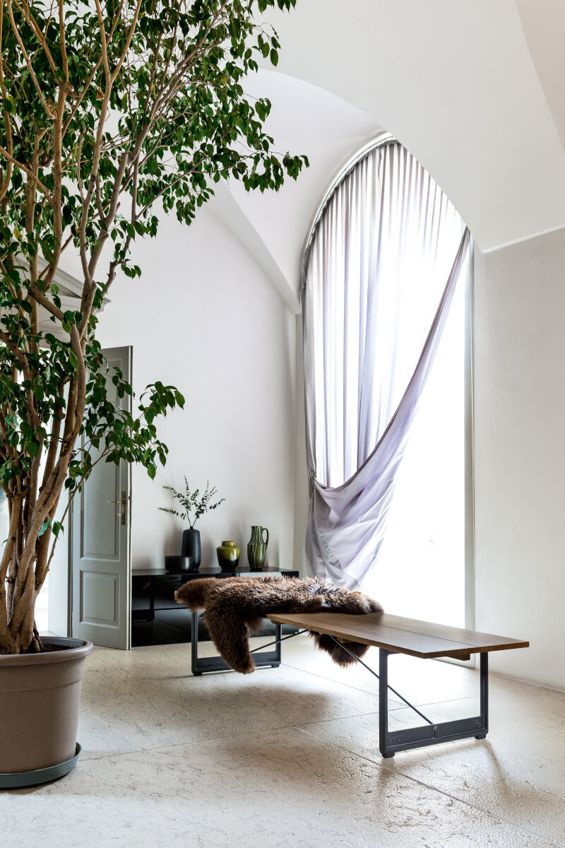 Magis Brut Bank, robust und elegant, flexibel nutzbar im Flur, Wohnzimmer oder Lounge – Premiumqualität aus Italien