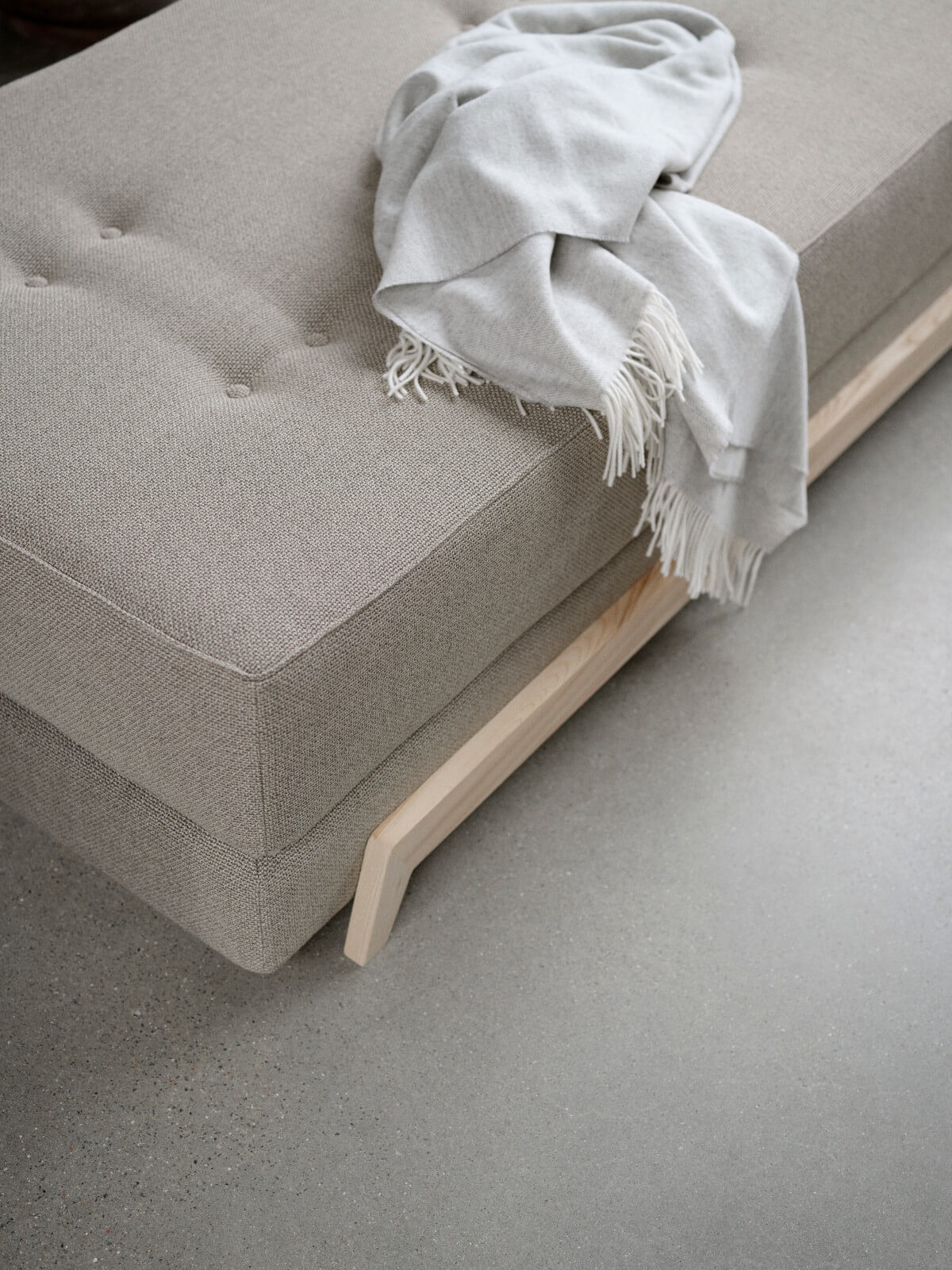 Softline Frame Cord Sofa als Daybed, zeitloses Design, ideal für Wohnen, Gäste oder Lounge-Bereich