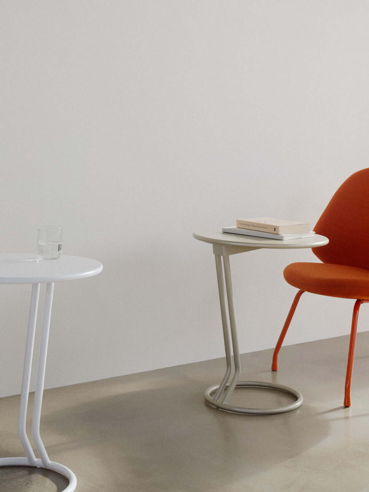 Boggie Beistelltisch von Softline, moderner Beistelltisch, leicht, robust, perfekt als Ablage neben Sofa oder Sessel