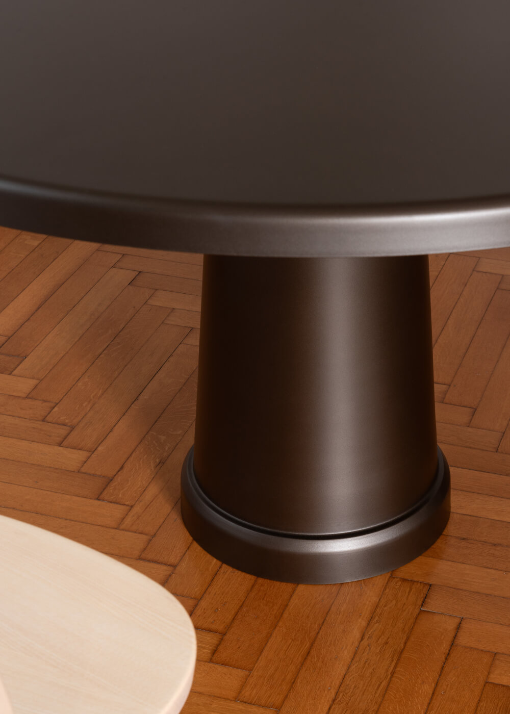 Moderner Magis All-Round Tisch, elegant, stabil und vielseitig – ideal für Küche, Esszimmer oder Workspace