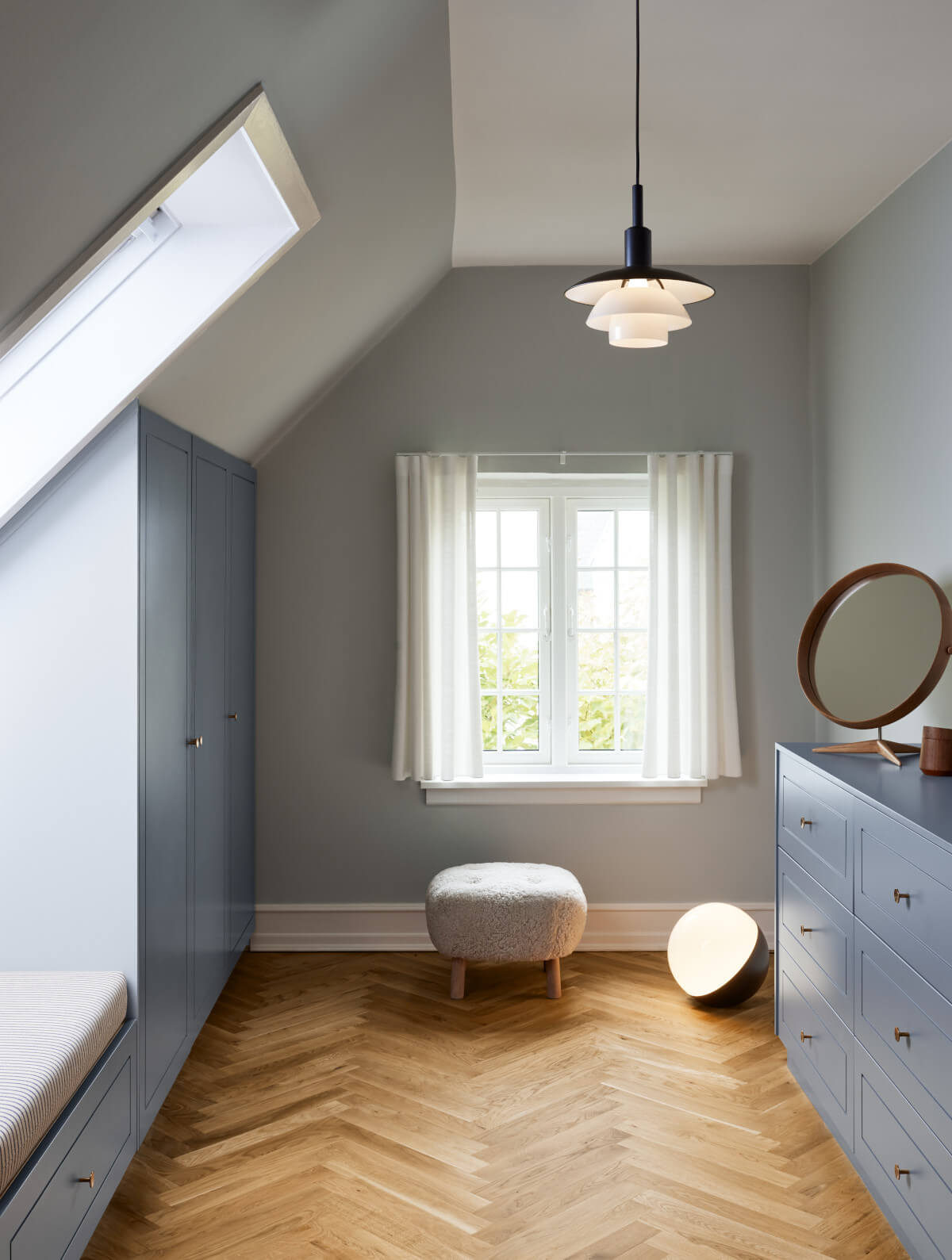 PH 3/3 Pendelleuchte von Louis Poulsen, hochwertige Designerlampe für wohnliche Beleuchtung mit Stil.