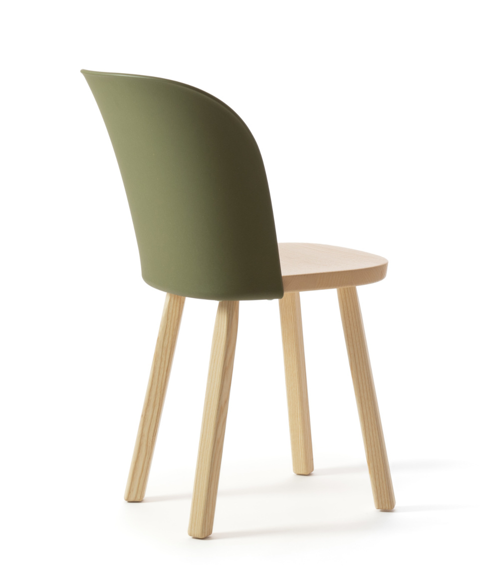 Magis Alpina Stuhl, naturfarbene Esche, Olive Green Sitz, ergonomisch, modern, italienisches Qualitätsdesign