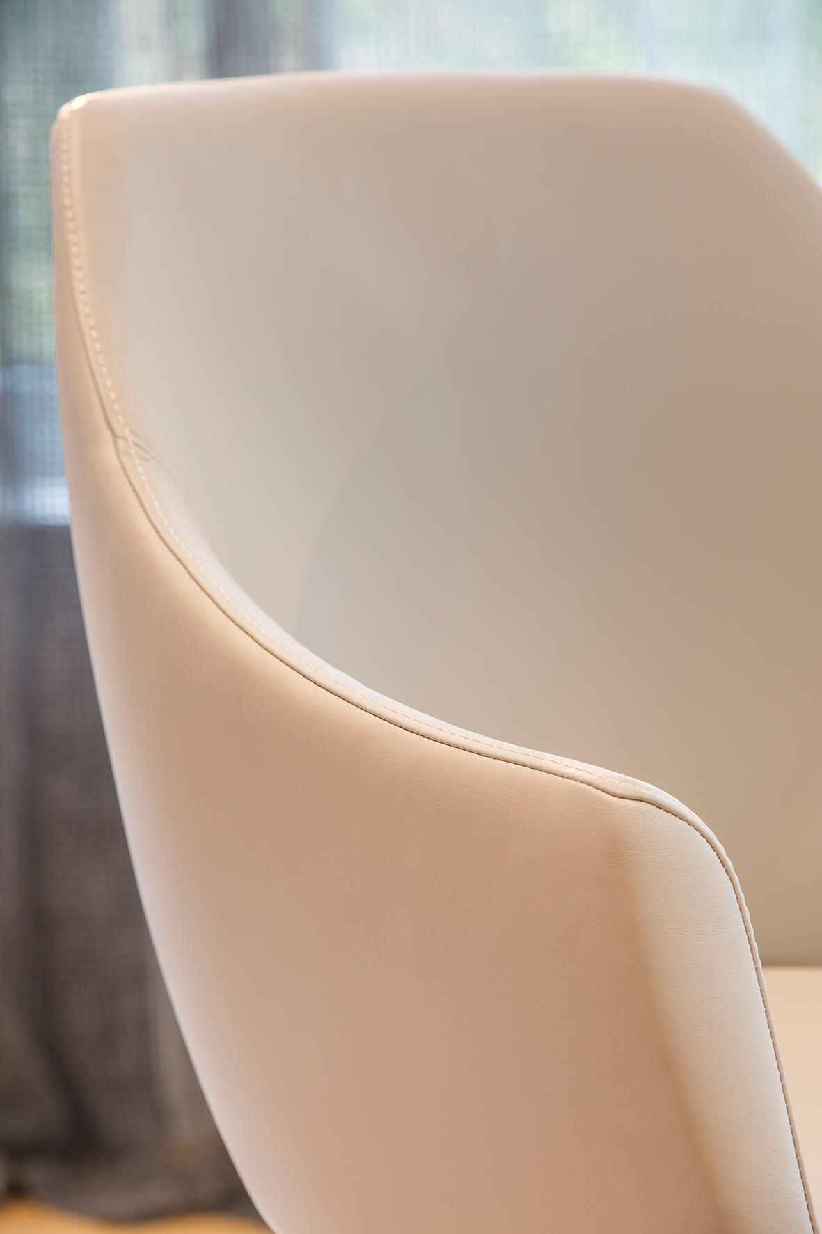 Wagner W-Cube 5 Sessel, poliertes Aluminium 5-Strahl-Gestell, stabil, stilvoll und komfortabel