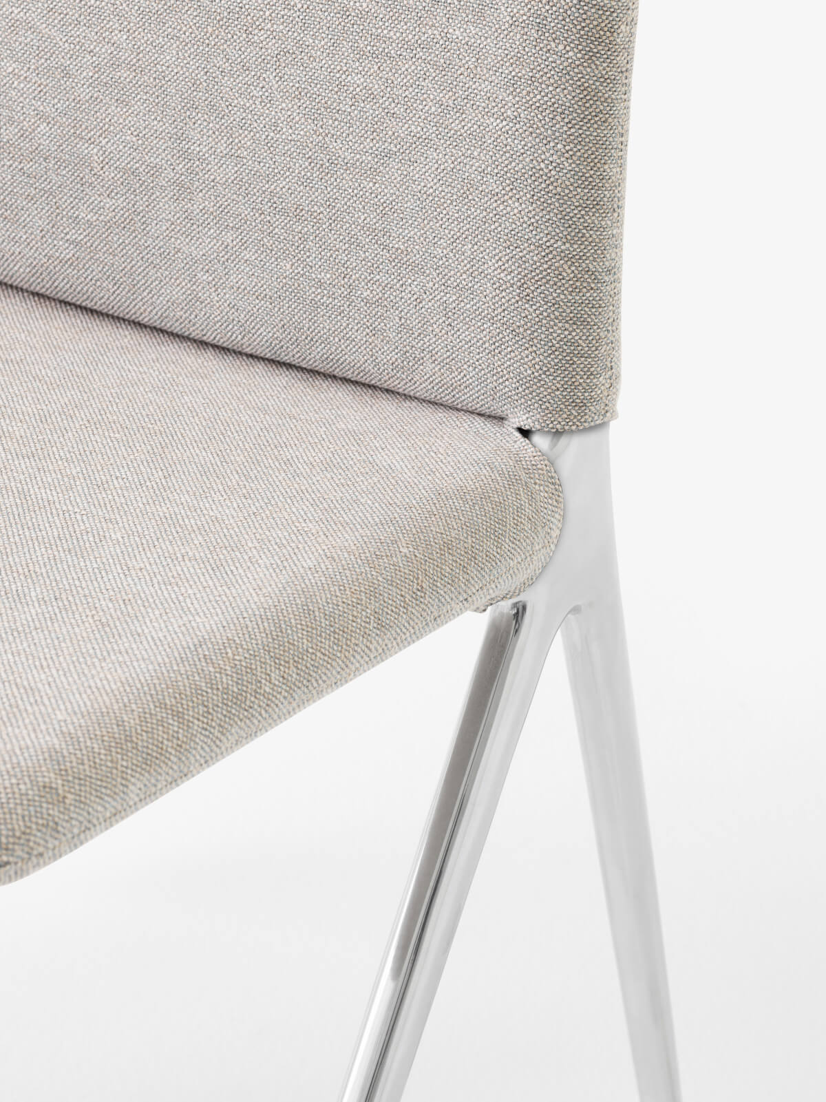 &Tradition Kape IF7 Stuhl Aluminium poliert clay 0003, stilvoller Designerstuhl für Esszimmer und Wohnraum