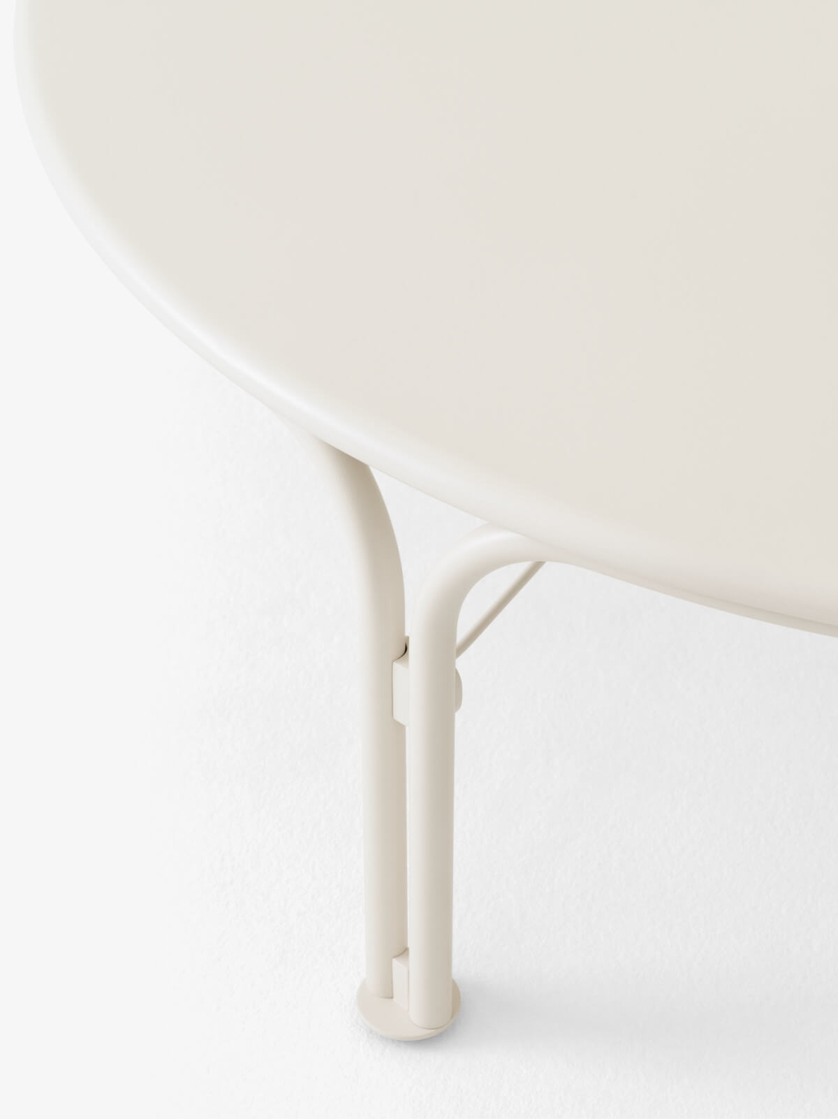 &Tradition Thorvald SC109 Couchtisch ivory, pulverbeschichteter Stahl, modernes skandinavisches Design