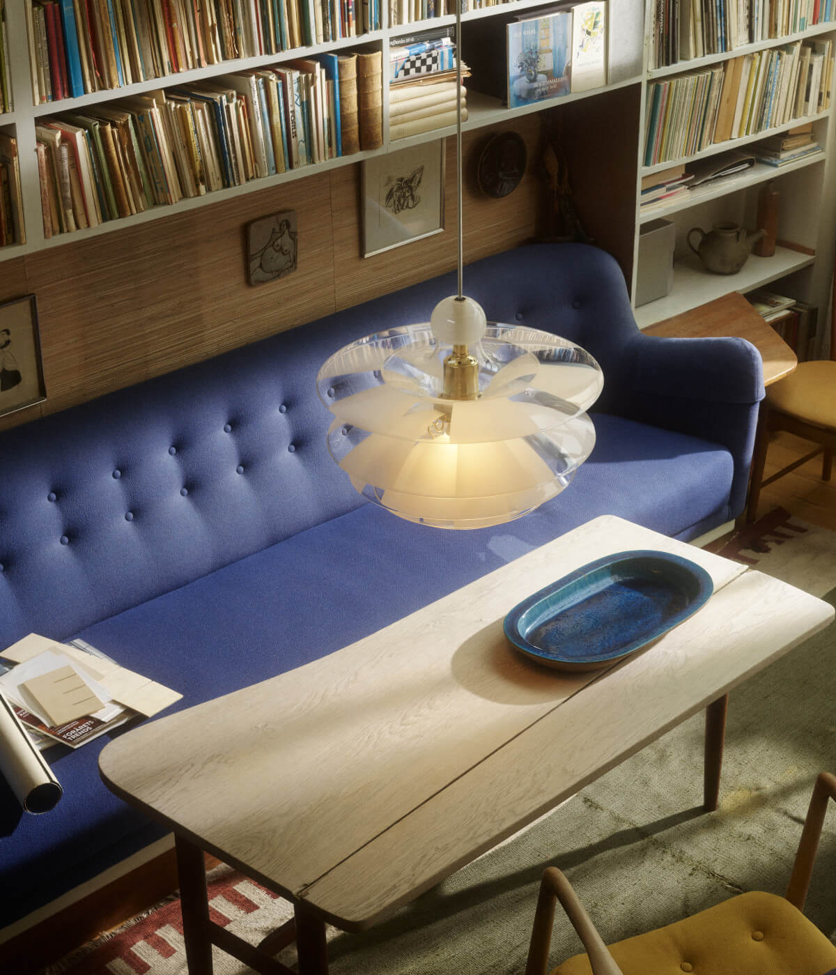 Louis Poulsen PH Septima Pendelleuchte mit sieben Glasschirmen im ikonischen skandinavischen Design.