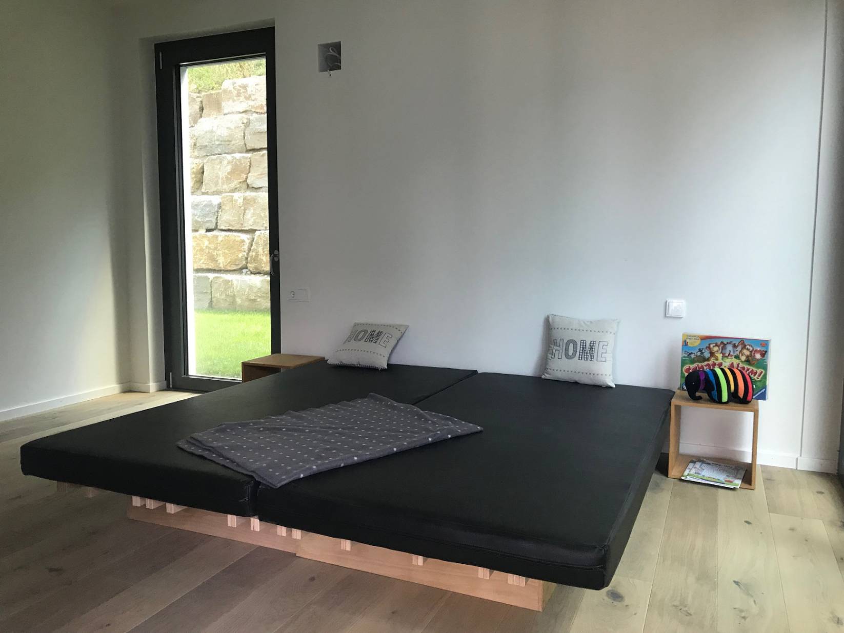 Tojo V Bett Ambiente