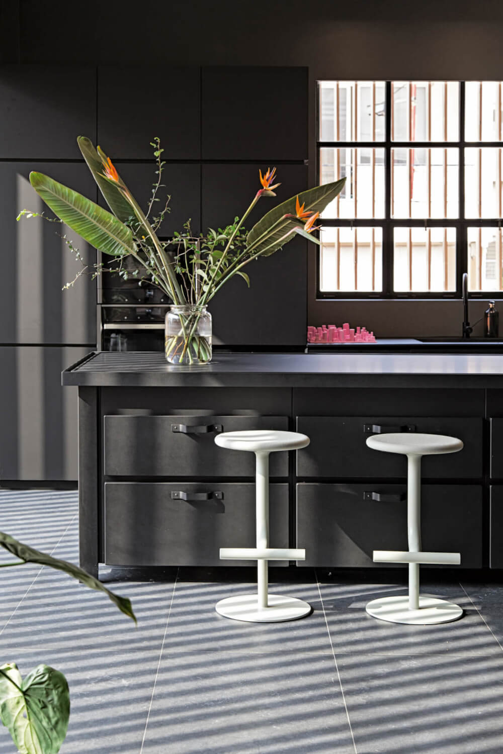 Magis Tibu Barhocker mit klarer Linienführung, hochwertig verarbeitet – elegantes Design für Bar, Küche oder Lounge