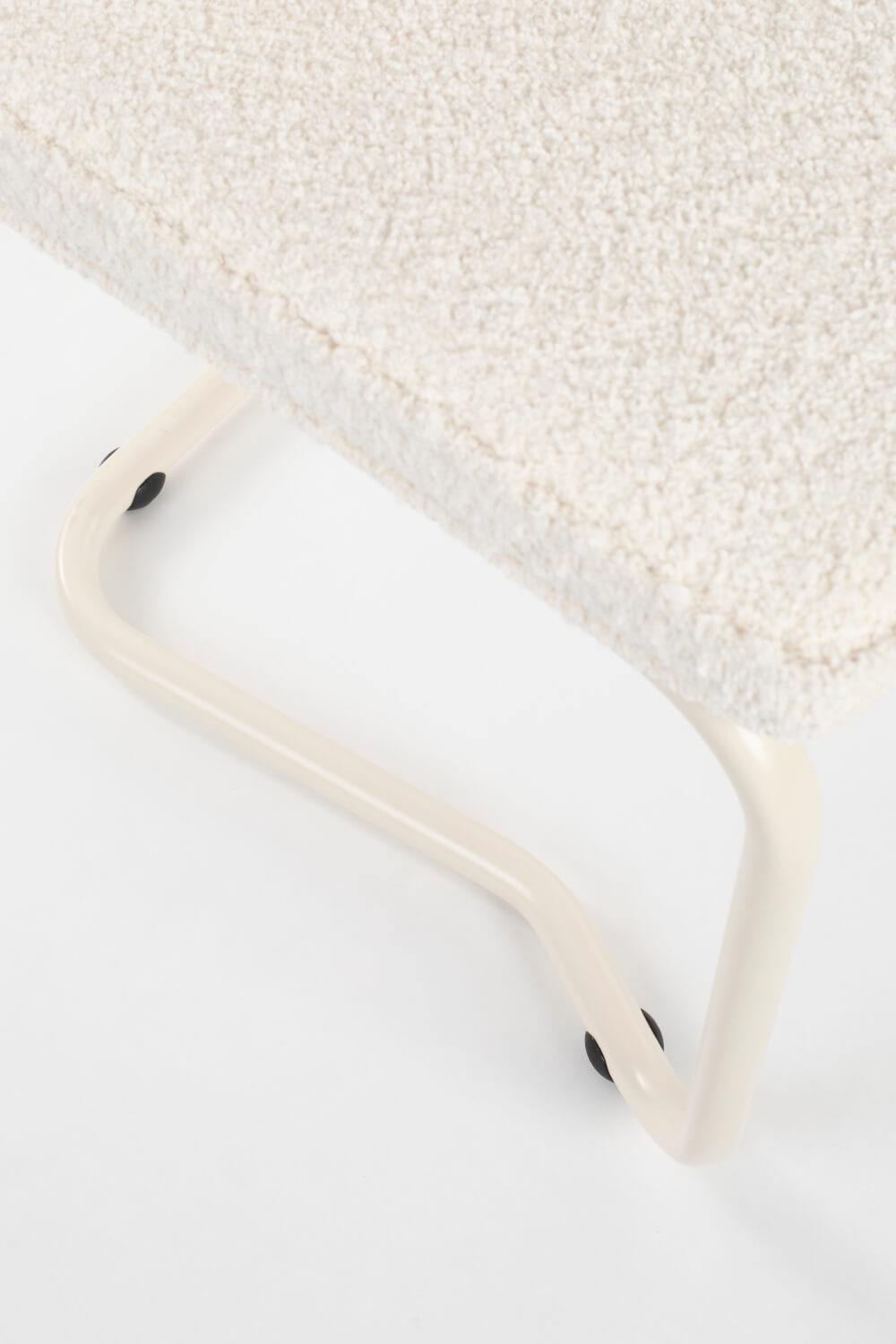 Zuiver Ridge Kink Soft Stuhl – eleganter Designstuhl in Weiß für modernes Wohnen Zuiver Ridge Kink Soft Stuhl in Weiß mit modernem Design und ergonomischer Sitzfläche für stilvolle Esszimmer