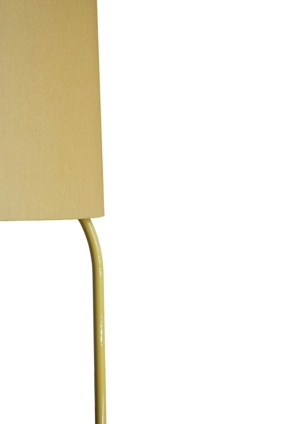 SlimSophie Stehleuchte von FRAUMAIER in Senfgold, minimalistisch, dimmbar, energiesparende LED, modernes Interieur