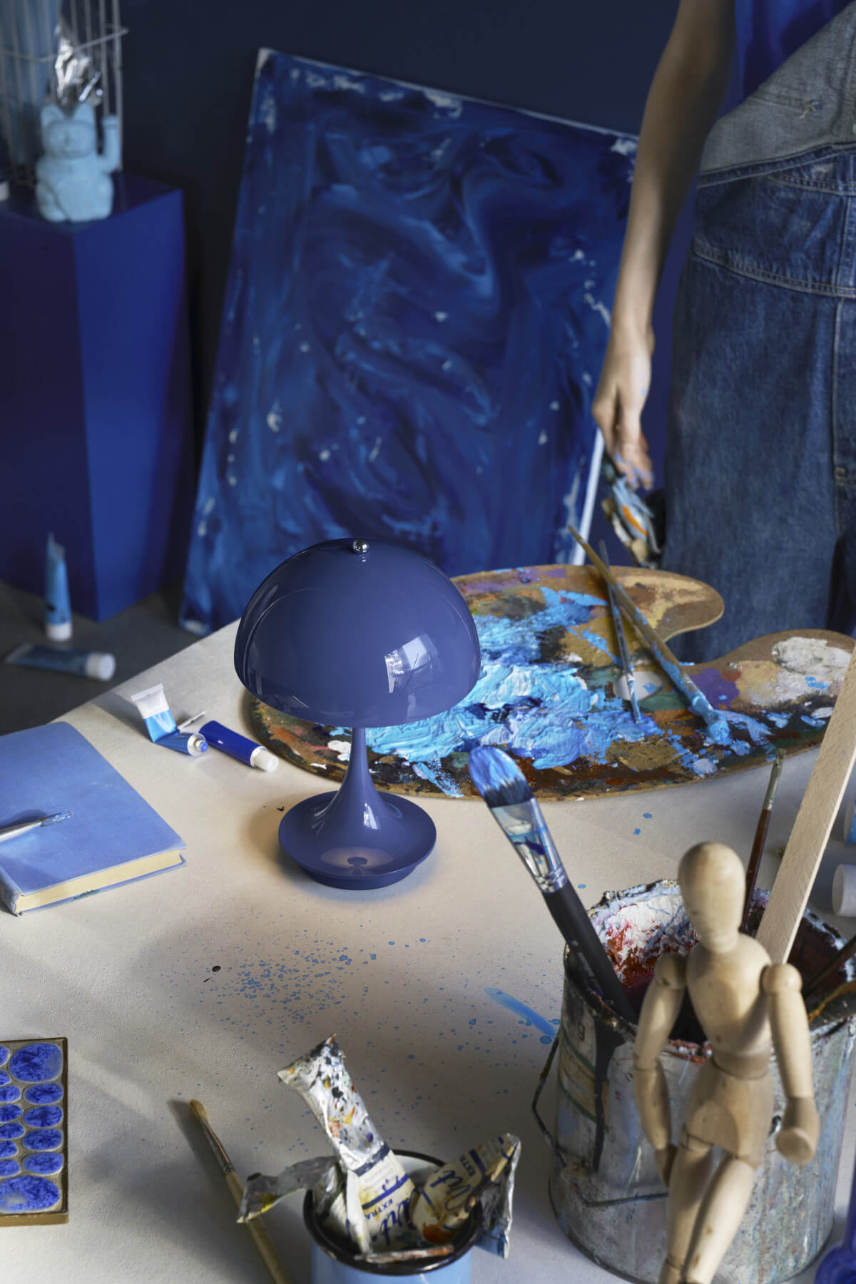 Louis Poulsen Panthella 160, Akku-Tischlampe mit dimmbarer LED, stilvolle portable Leuchte fürs Ambiente