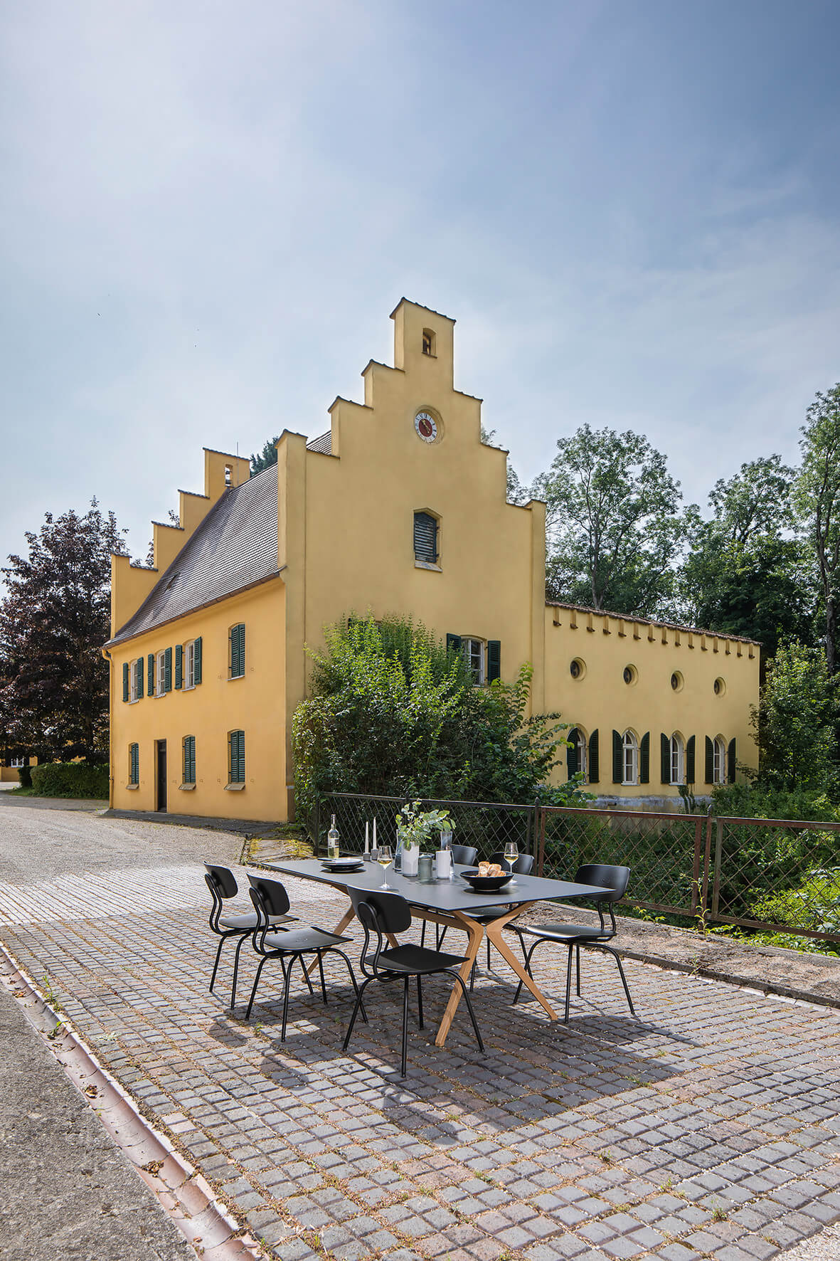 Wagner W-1970 Stuhl, moderner Designstuhl mit klaren Linien, zeitloser Optik und hohem Sitzkomfort für Büro oder Wohnbereich