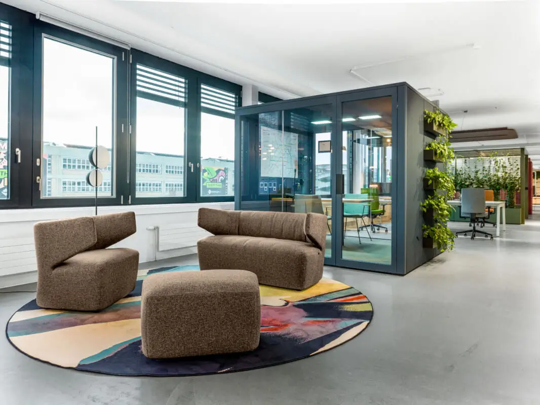 Girsberger Pablo Soft Sessel und Loungesofa als komfortable Sitzgruppe für moderne Büro- und Loungebereiche.