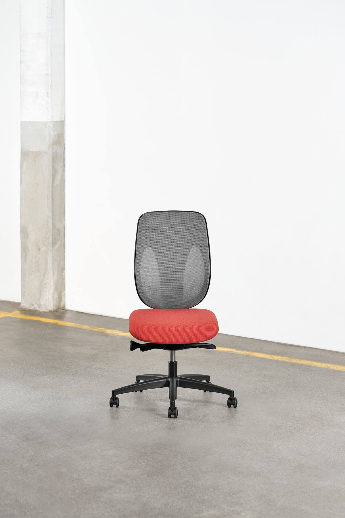 Modernes Design: Giroflex 353-4029 Bürostuhl mit atmungsaktivem Netzrücken