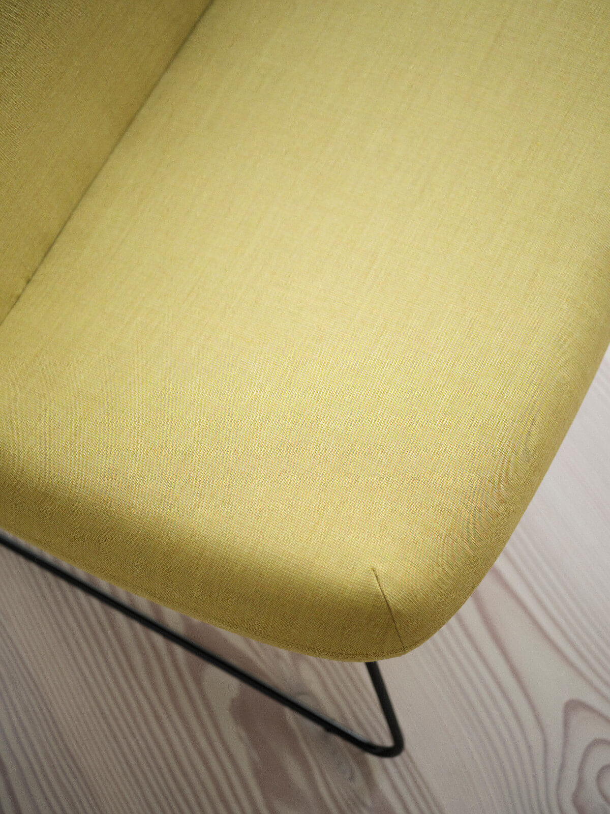 Softline Java Sessel mit komfortabler Polsterung, eleganter Loungesessel im zeitlosen skandinavischen Design