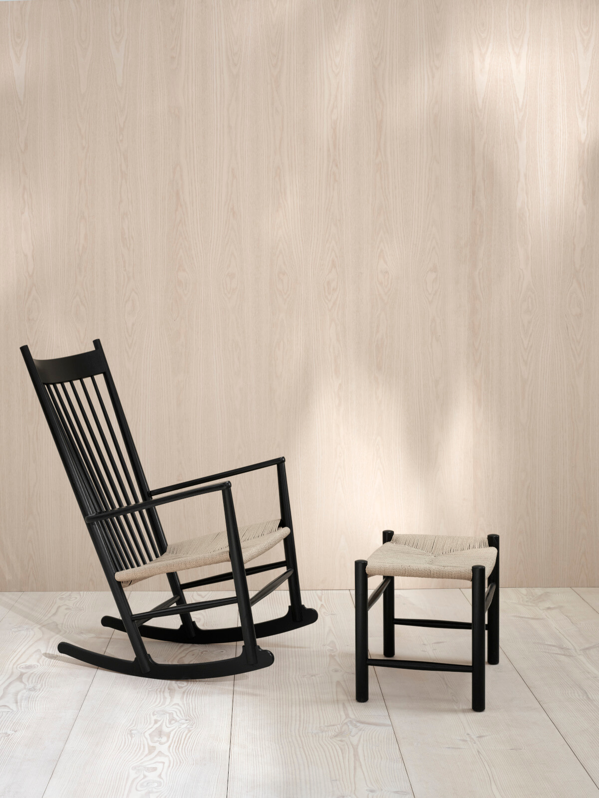 Wegner J16 Rocking Chair, eiche schwarz lackiert / naturgeflecht