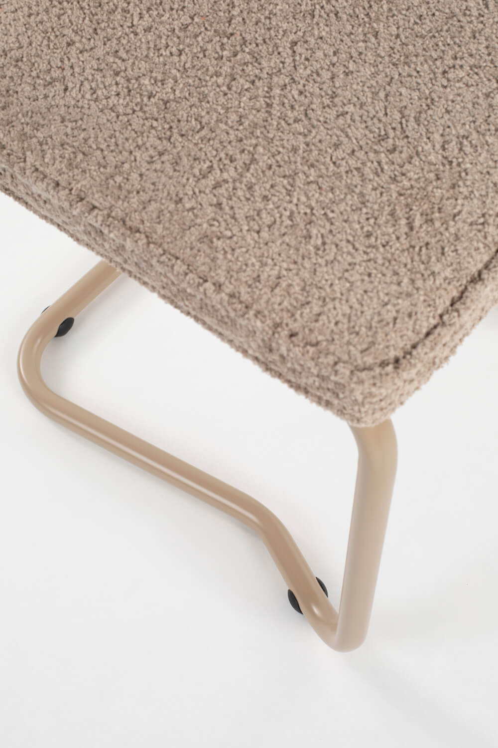 Zuiver Ridge Kink Soft Stuhl – Bequemer Designerstuhl in Beige für modernes Interieur Zuiver Ridge Kink Soft Stuhl in Beige mit modernem Design und komfortabler Polsterung für stilvolle Wohnräume