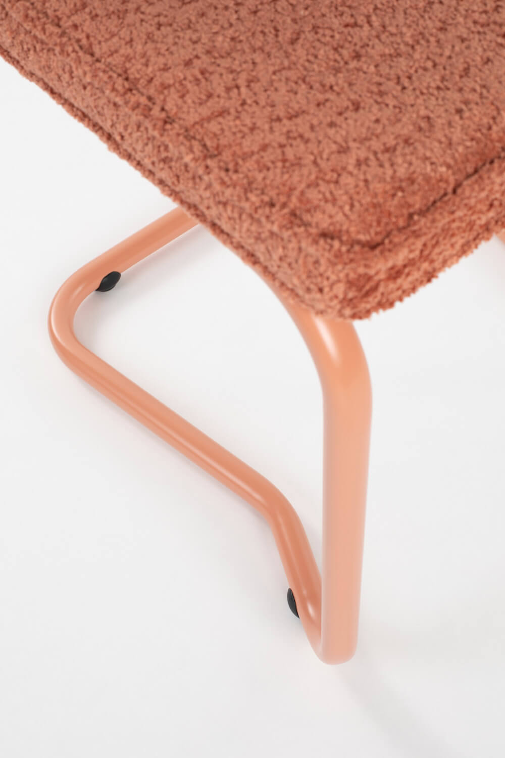 Zuiver Ridge Kink Soft Stuhl Terra – komfortabler Designstuhl für moderne Wohnräume Zuiver Ridge Kink Soft Stuhl in Terra – eleganter Designstuhl mit modernem Look für stilvolle Esszimmer und Büros
