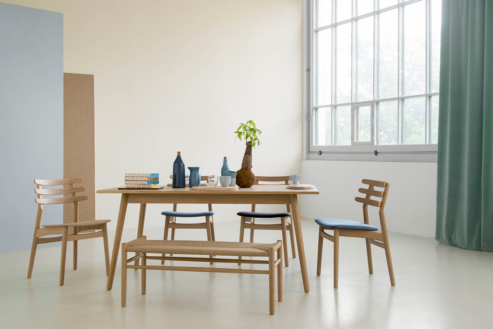 Moderner J48 Stuhl von FDB Møbler, robustes Holz, elegant im Wohn- oder Essbereich einsetzbar