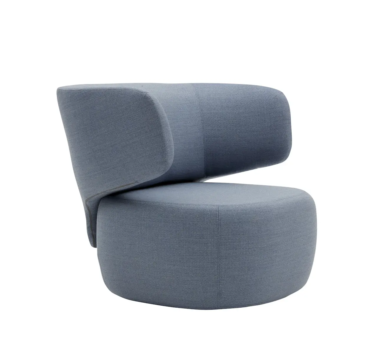 Softline Basel Sessel in Blau aus seitlicher Perspektive mit kompakter Polsterung und geschwungener, seitlich umlaufender Rückenlehne.