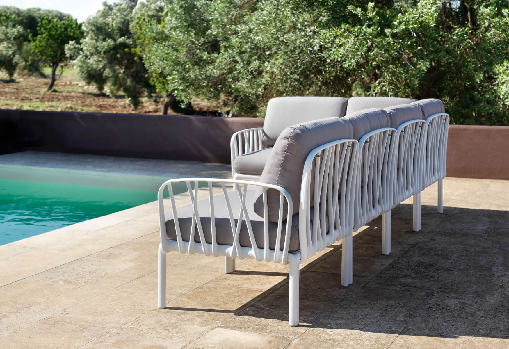 Nardi Komodo Sofa im Outdoor-Bereich, wetterfest, flexibel und elegant – Designerqualität aus Italien