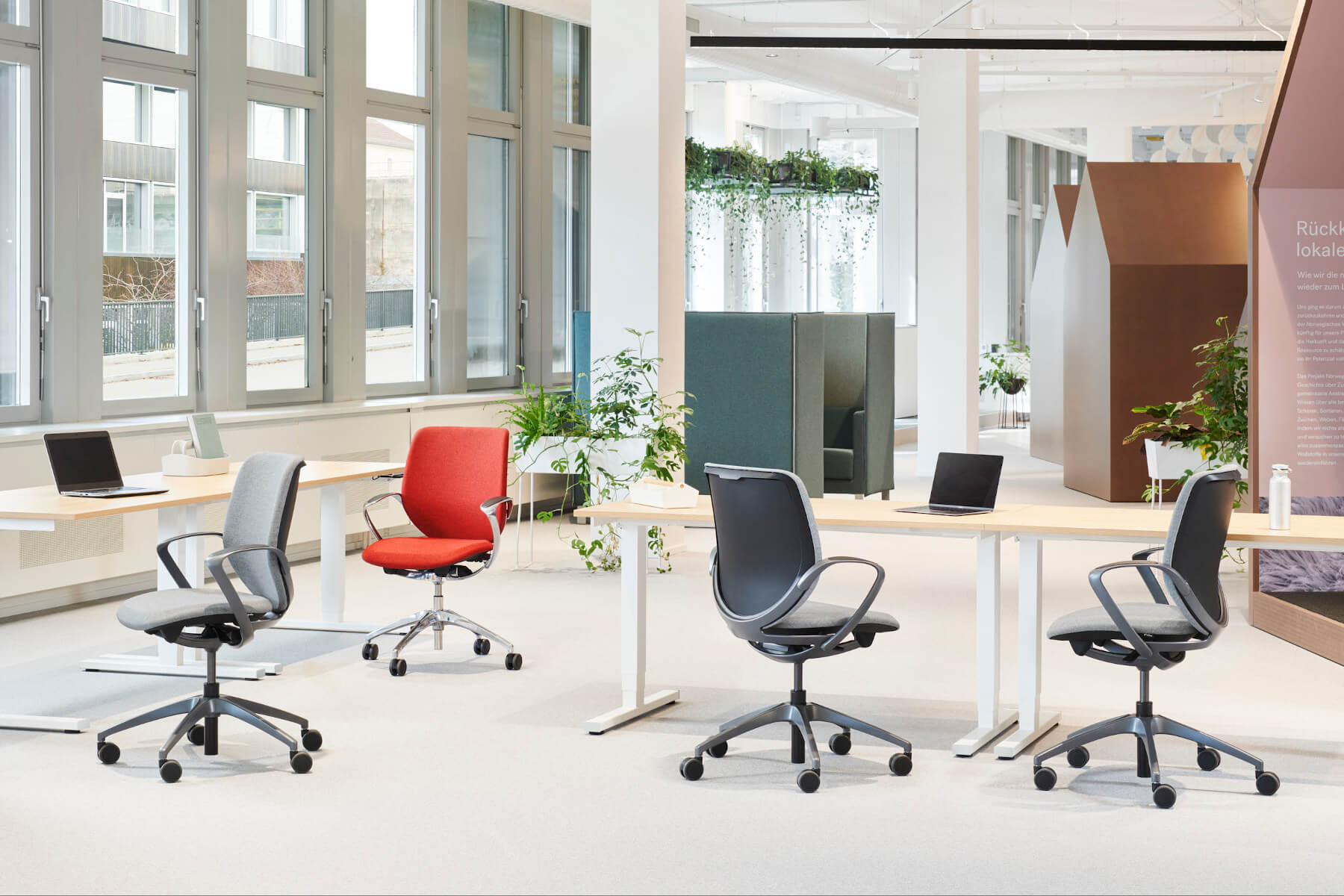 Giroflex 313-4518 Besucherstuhl mit Polsterrücken, ergonomisches Design, stilvoller Konferenzstuhl für Büro und Meetingraum