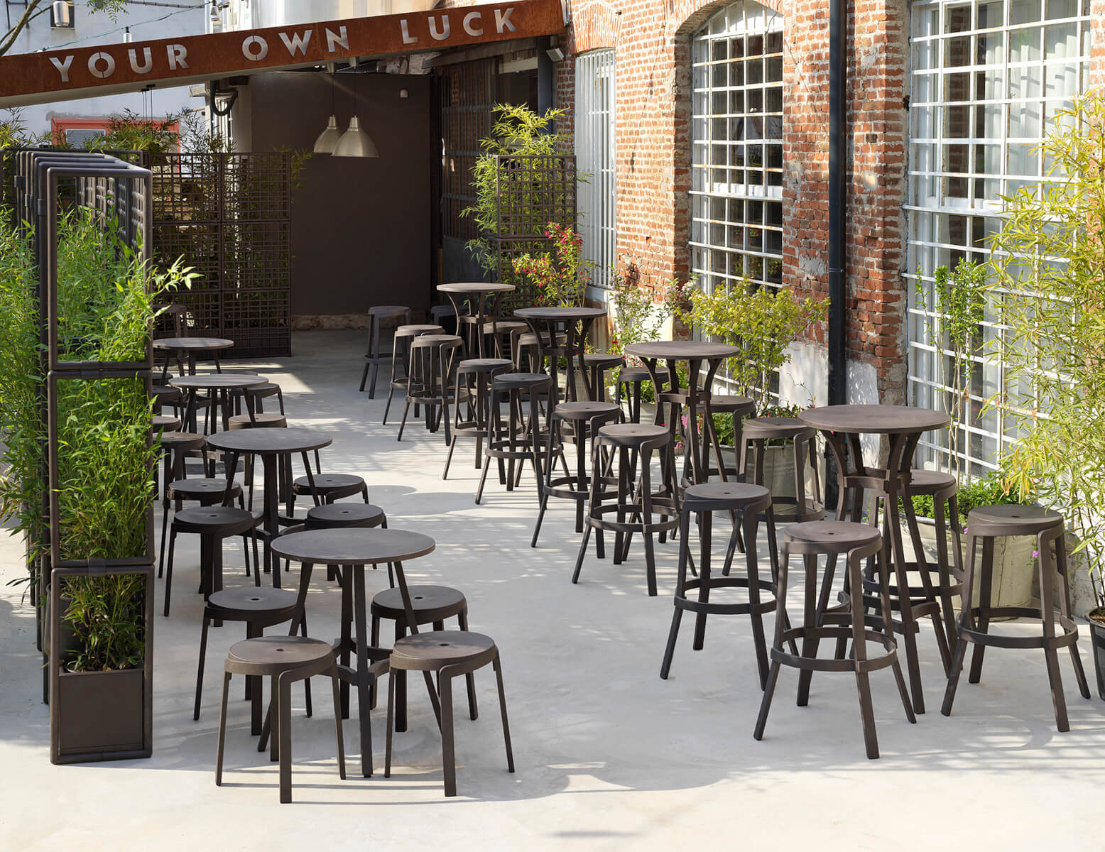 Nardi Combo Tisch – Langlebiges Outdoor-Design Nardi Combo Tisch aus Polypropylen, langlebig, recycelbar und elegant – komfortables italienisches Outdoor-Design