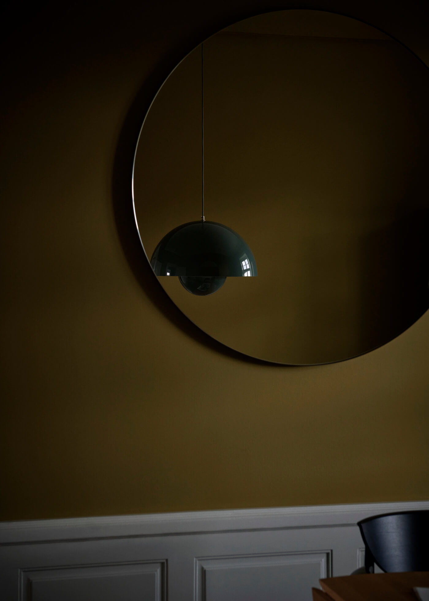 &Tradition Amore Spiegel, hochwertige Handwerkskunst, reflektiert Licht und erzeugt harmonisches Ambiente