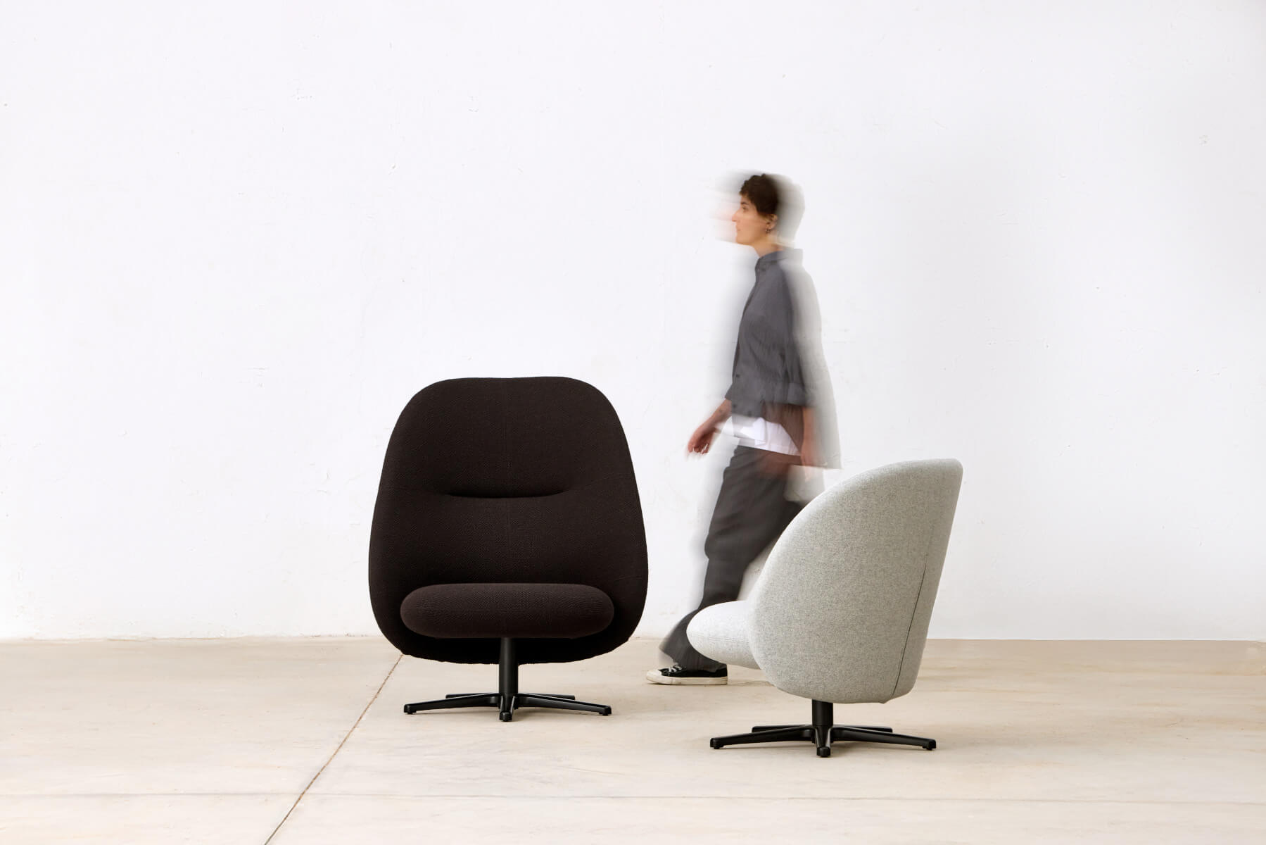 Design-Drehsessel Rufle medium von Softline, komfortabel gepolstert, drehbar, zeitloses skandinavisches Möbeldesign