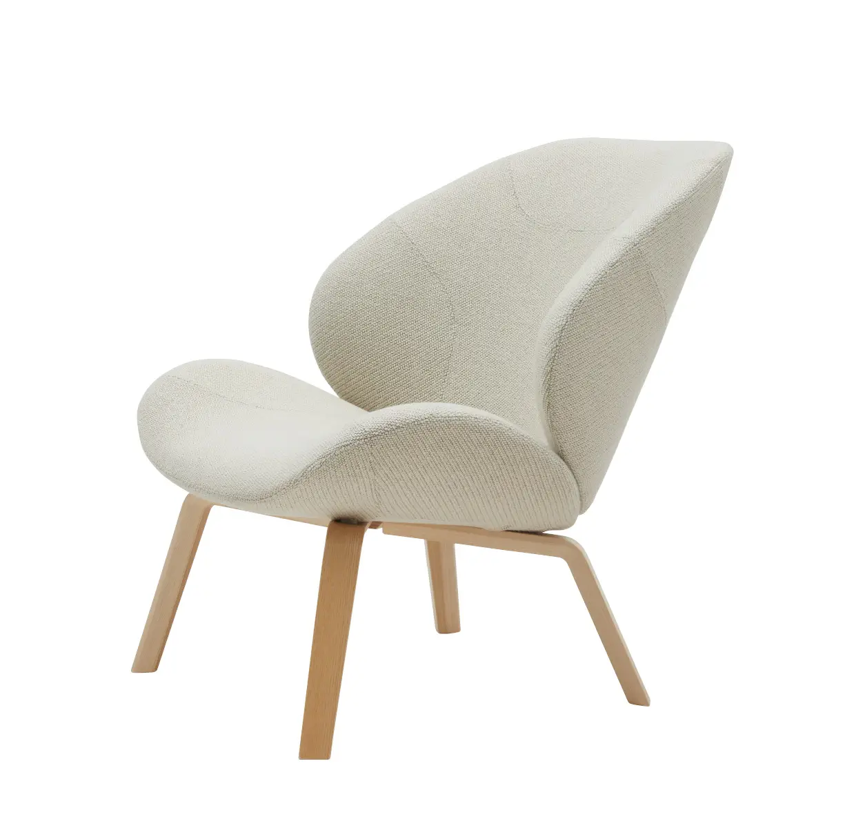 Softline Eden Sessel in Beige aus vorderer Perspektive mit geschwungener Polsterung, hoher Rückenlehne und hellem Holzgestell.