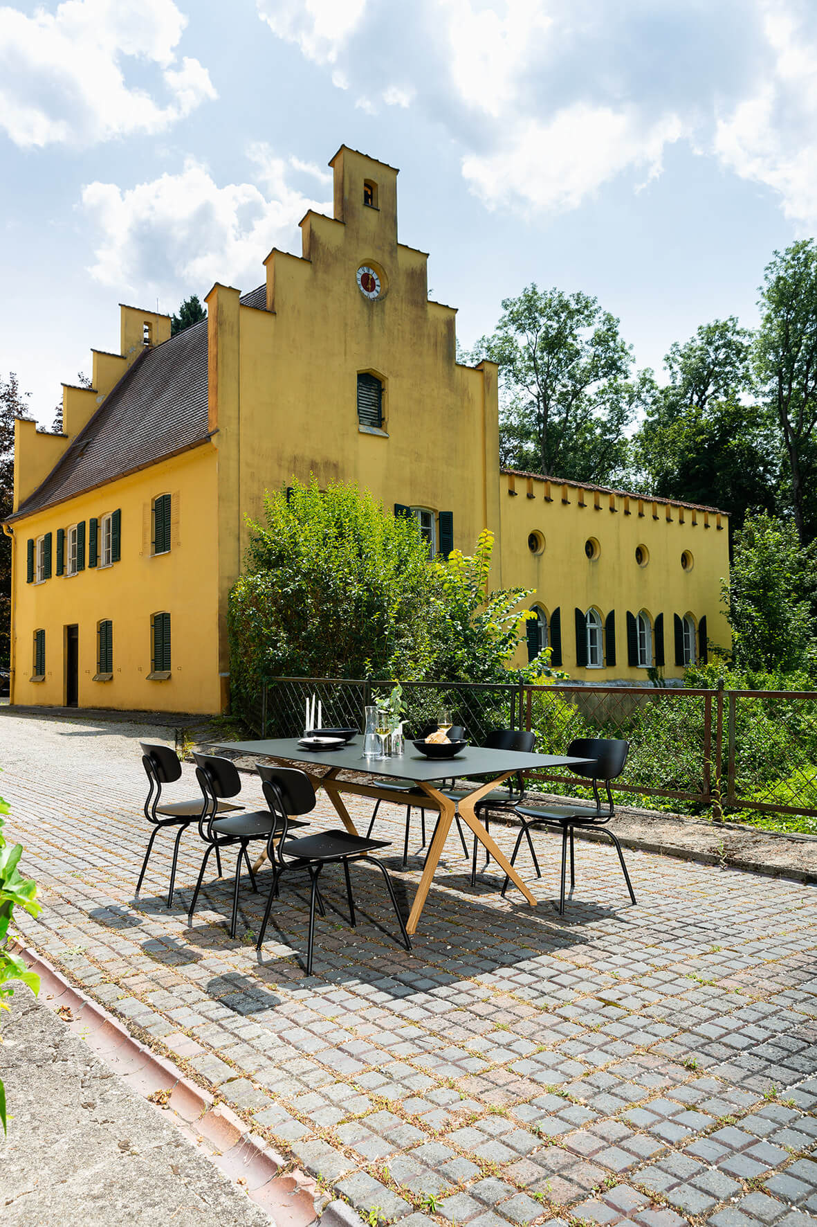 Komfortabler Wagner W-1970 Designstuhl mit Sitzkissen, hochwertige Sitzlösung für Büro- und Objektbereich