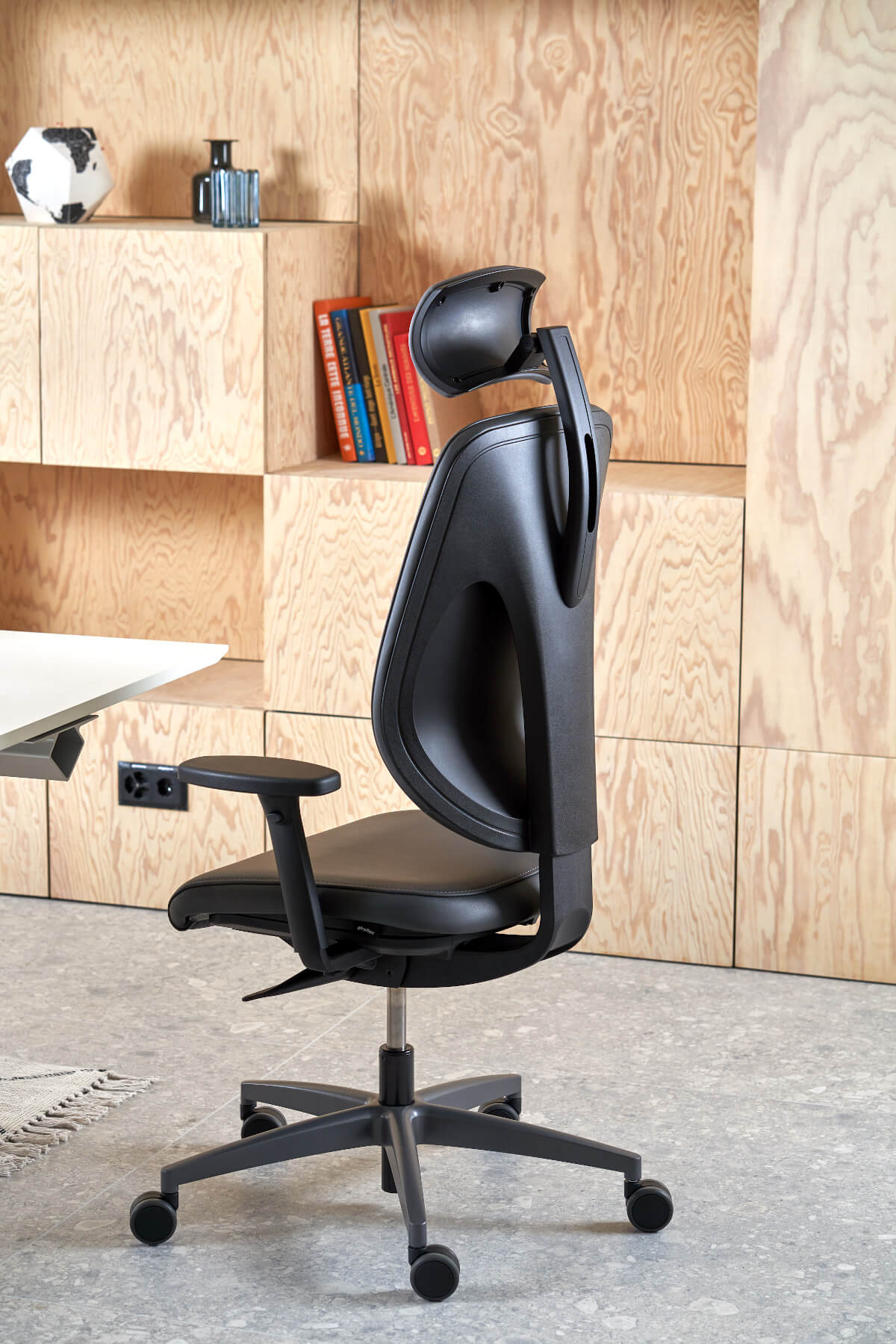 Giroflex Bürostuhl 353-4529 mit gepolstertem Rücken, ergonomischer Sitzkomfort für produktives Arbeiten im Büro