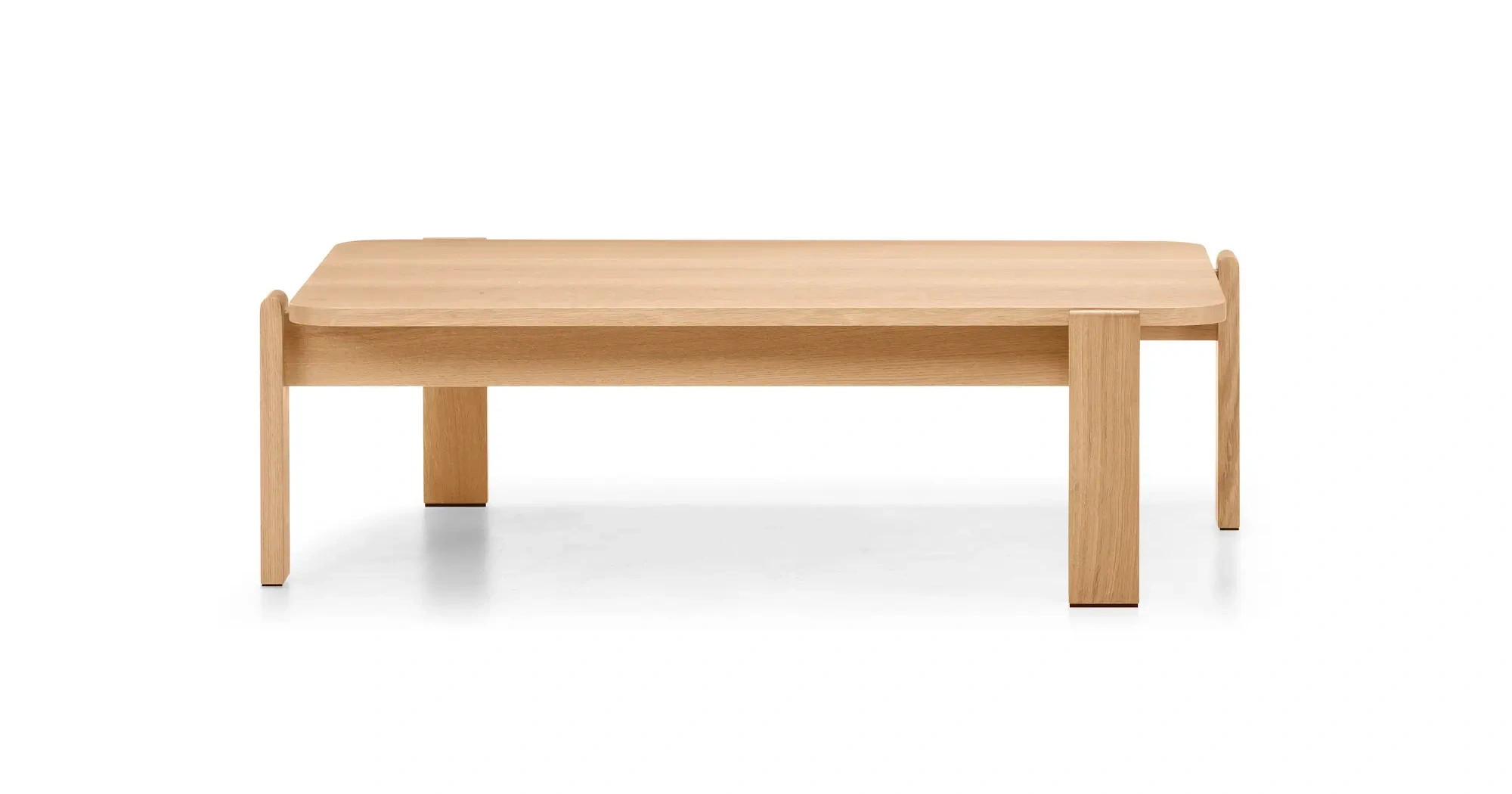 Girsberger Velum Beistelltisch 107 × 74 cm mit Tischplatte aus Eiche und Holzgestell für moderne Bürobereiche.