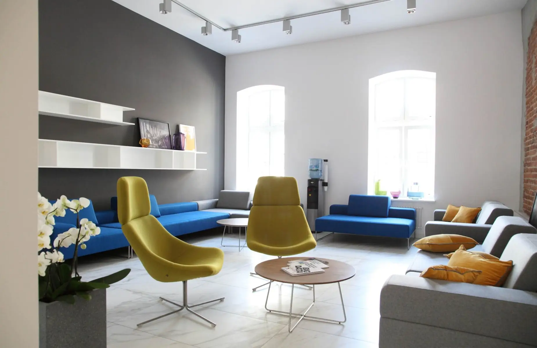 Noti Mishell Sessel mit Kreuzgestell als Design-Sessel in einer modernen Lounge