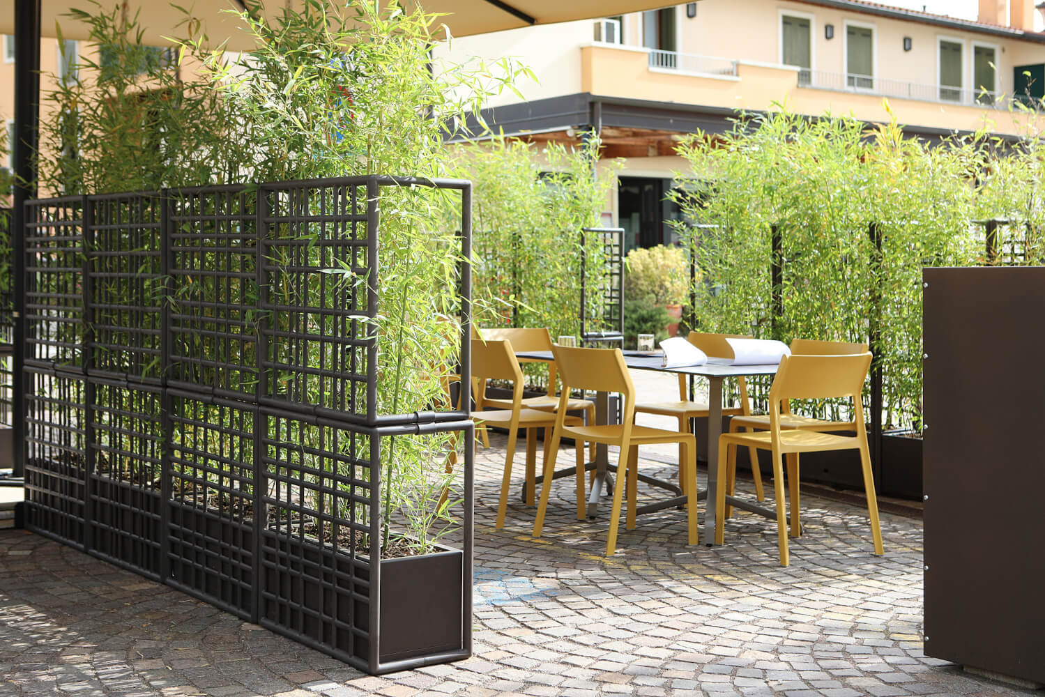 Moderne Nardi Sipario Trennwand, vielseitig einsetzbar, robust und elegant – ideal für Terrasse oder Lounge