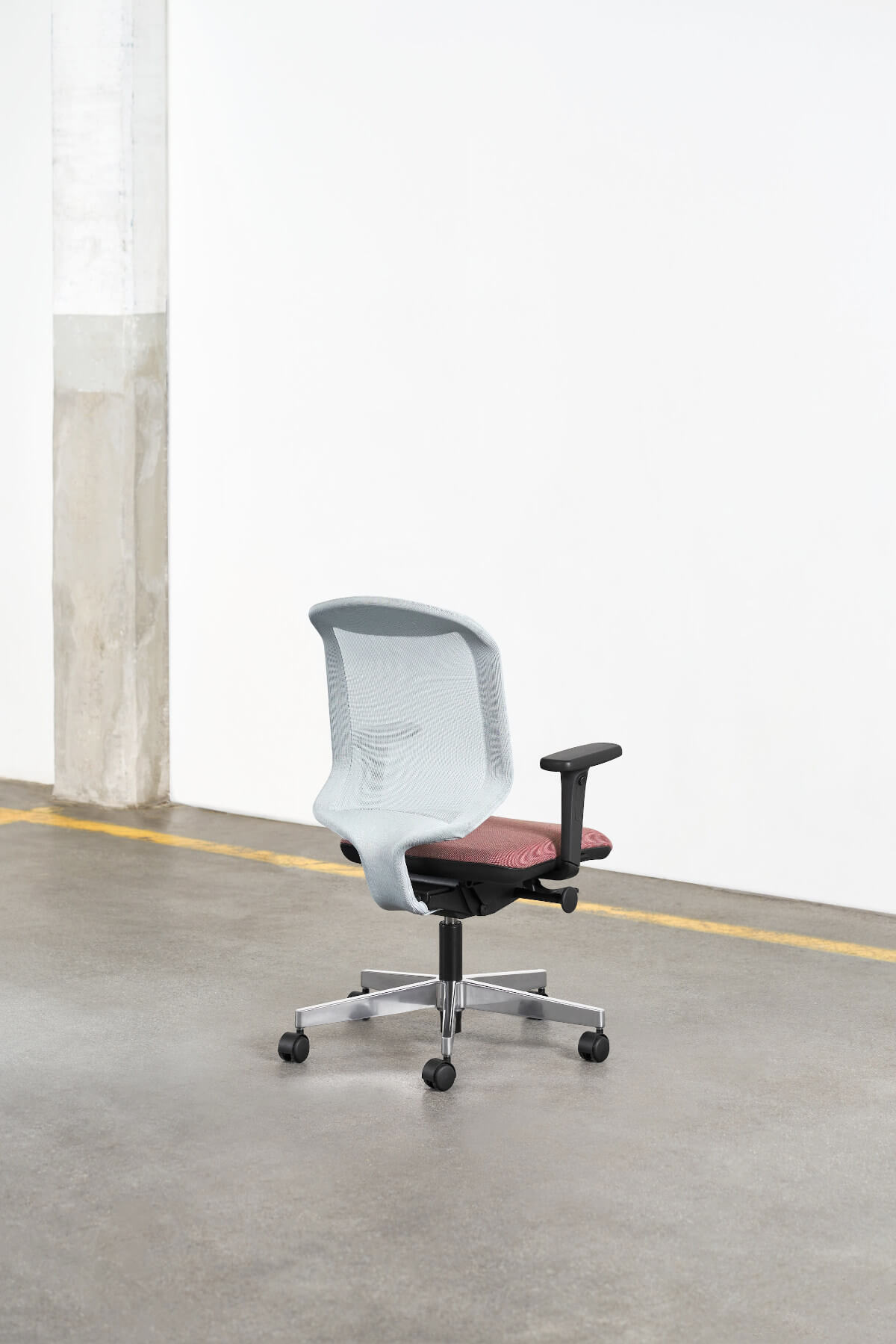 Giroflex 434-3019 Design-Bürostuhl mit Netzrücken, ergonomisch und funktional, ideal für moderne Arbeitsplätze