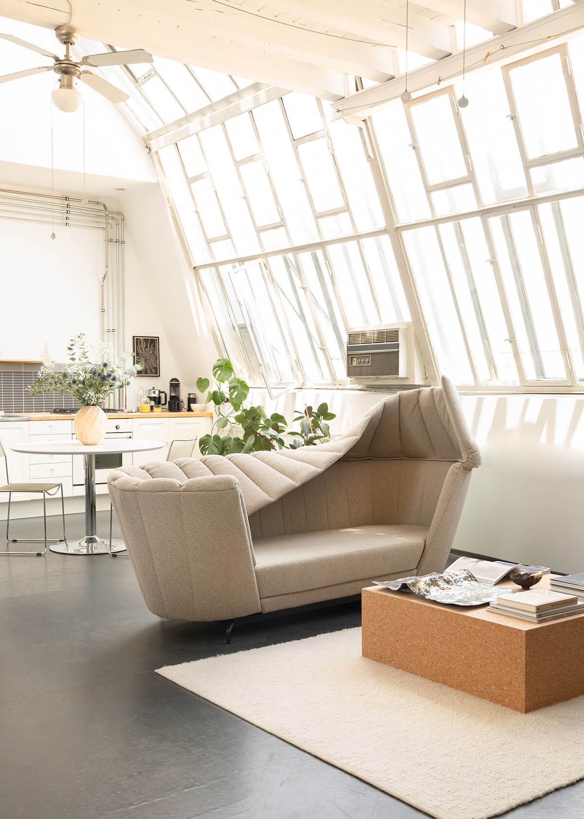 Zeitgemäßes Nesting Sofa W-Lounge mit vielseitigen Kombinationsmöglichkeiten und hochwertiger Polsterung für Objektbereiche