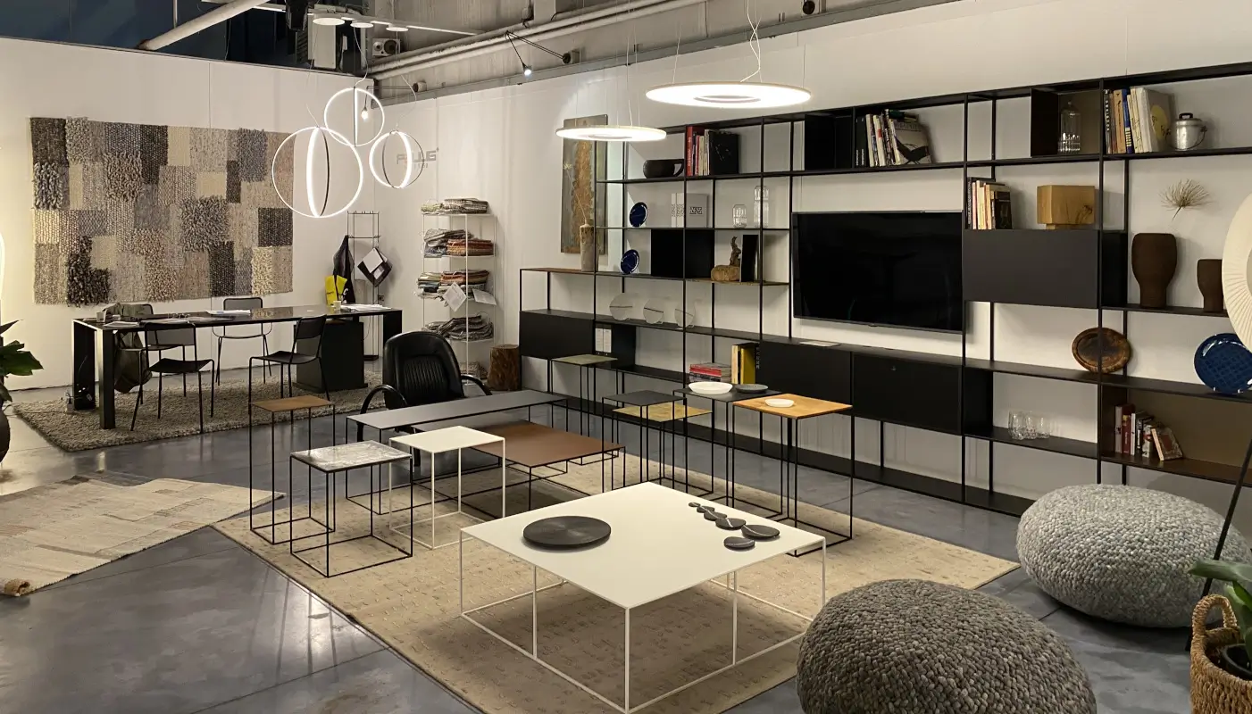 zeus-moebel-regale-tische-showroom.webp?width=3000