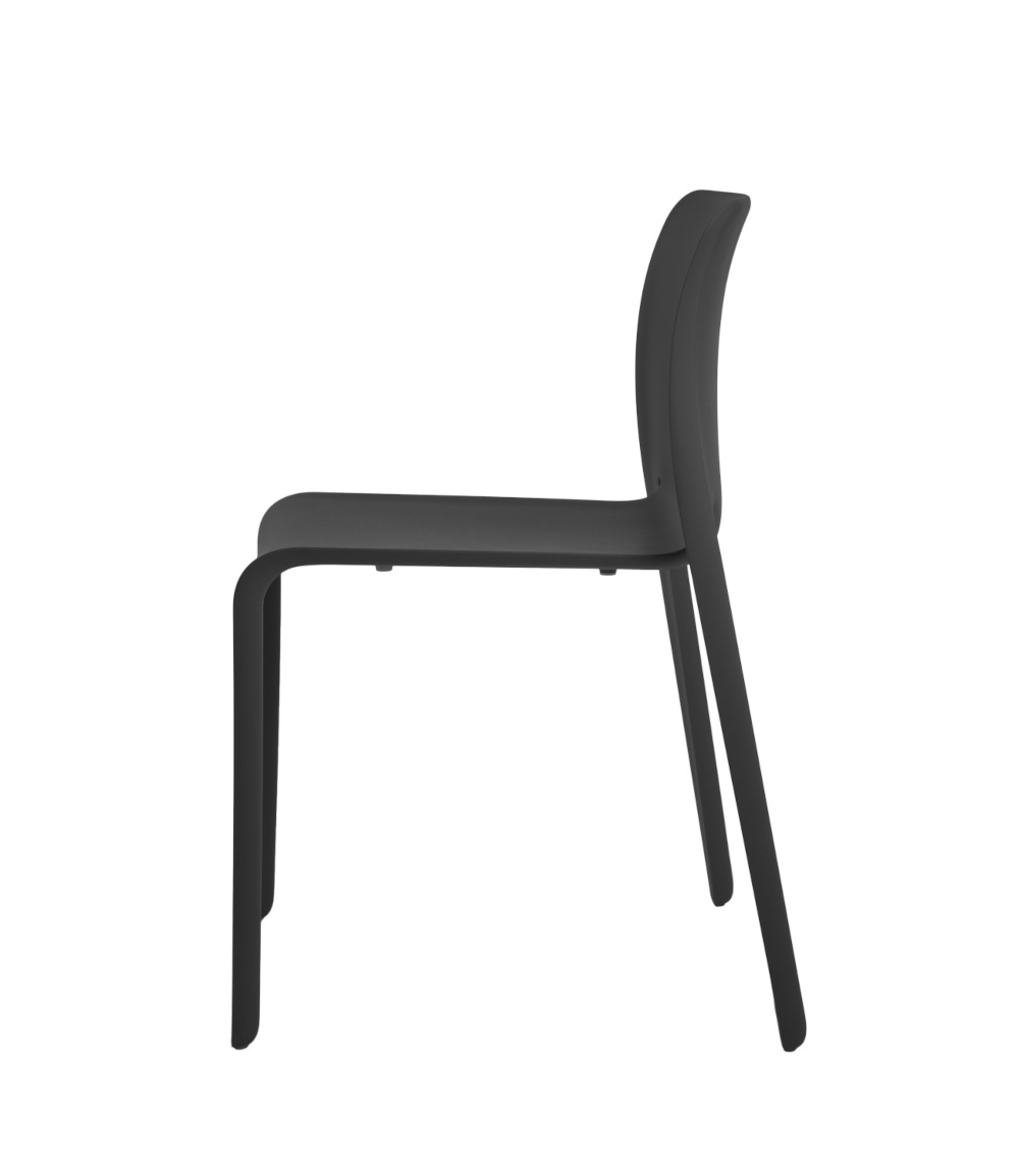 Magis First Stuhl schwarz, stapelbarer Designstuhl, modern, komfortabel, robust, Made in Italy
