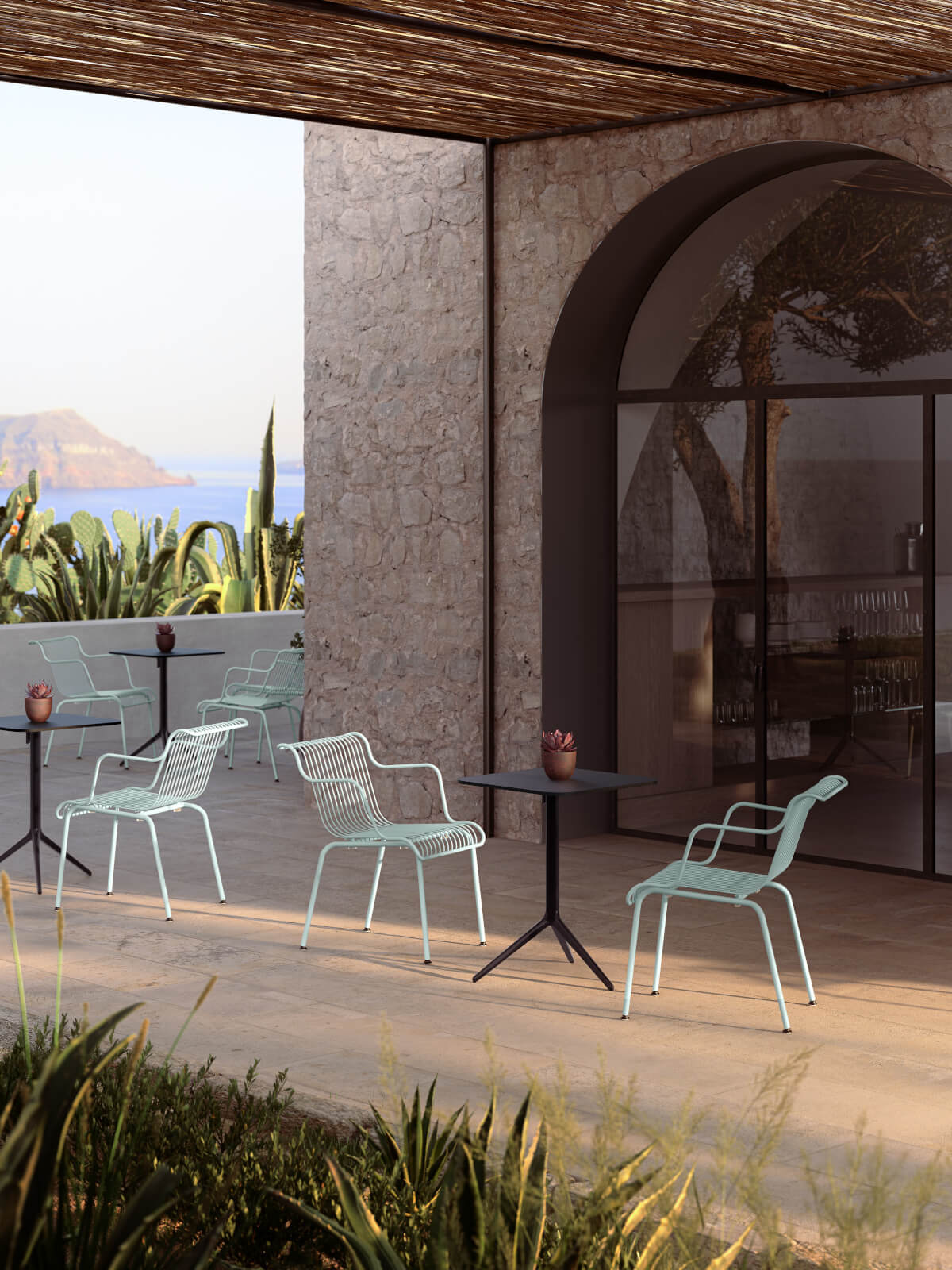 Magis South Armlehnstuhl im modernen Garten oder auf der Terrasse, ergonomisch, leicht und stilvoll – Made in Italy