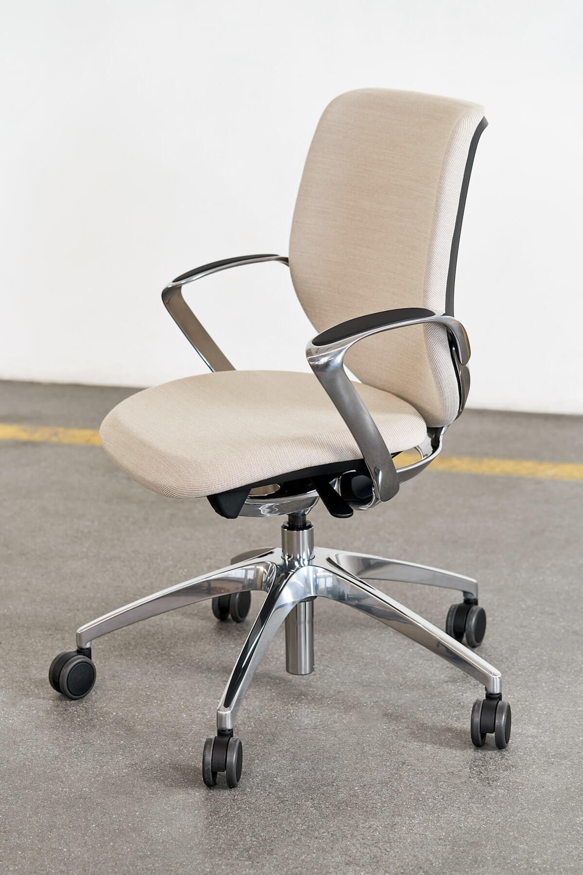 Giroflex 313-4539 Bürostuhl mit komfortablem Polsterrücken, ideal für lange Arbeitstage im Büro