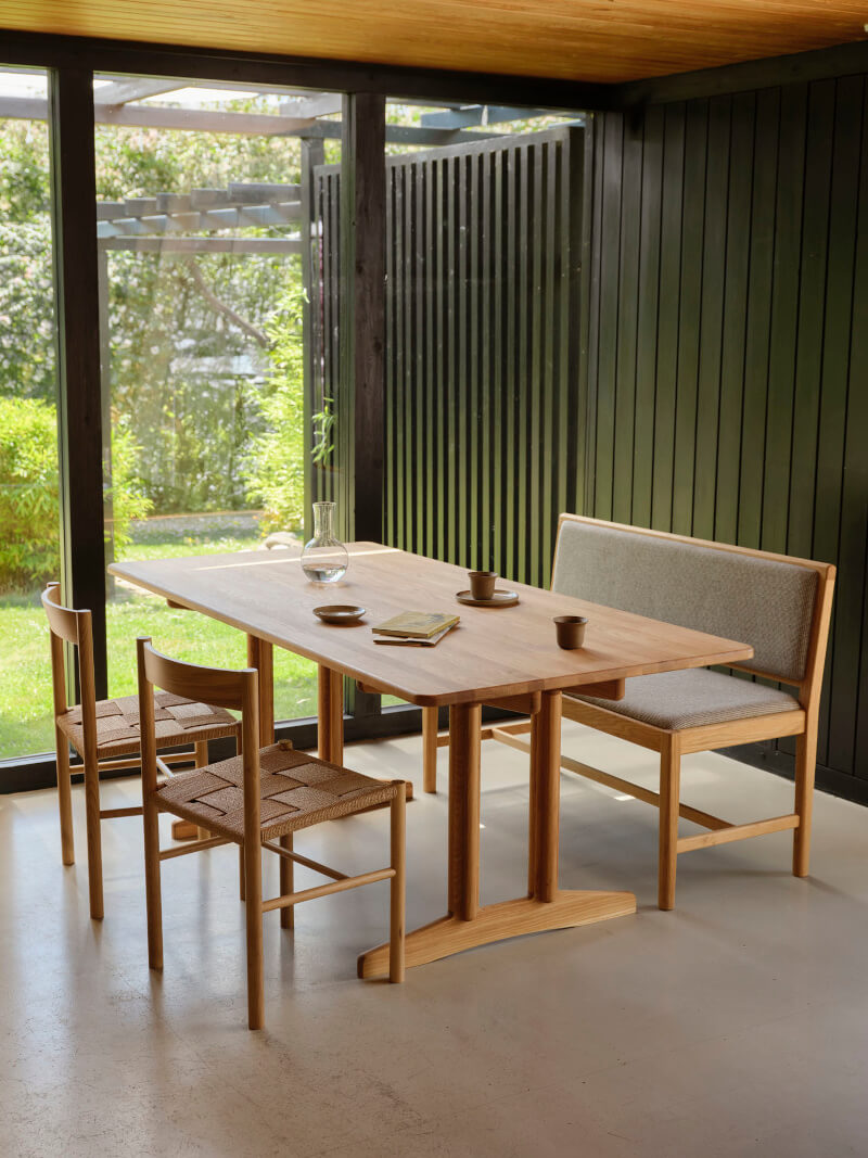 FDB Møbler J176 Sønderborg Bank, ergonomisch und elegant, passend zu Tisch oder Sideboard in modernem Ambiente