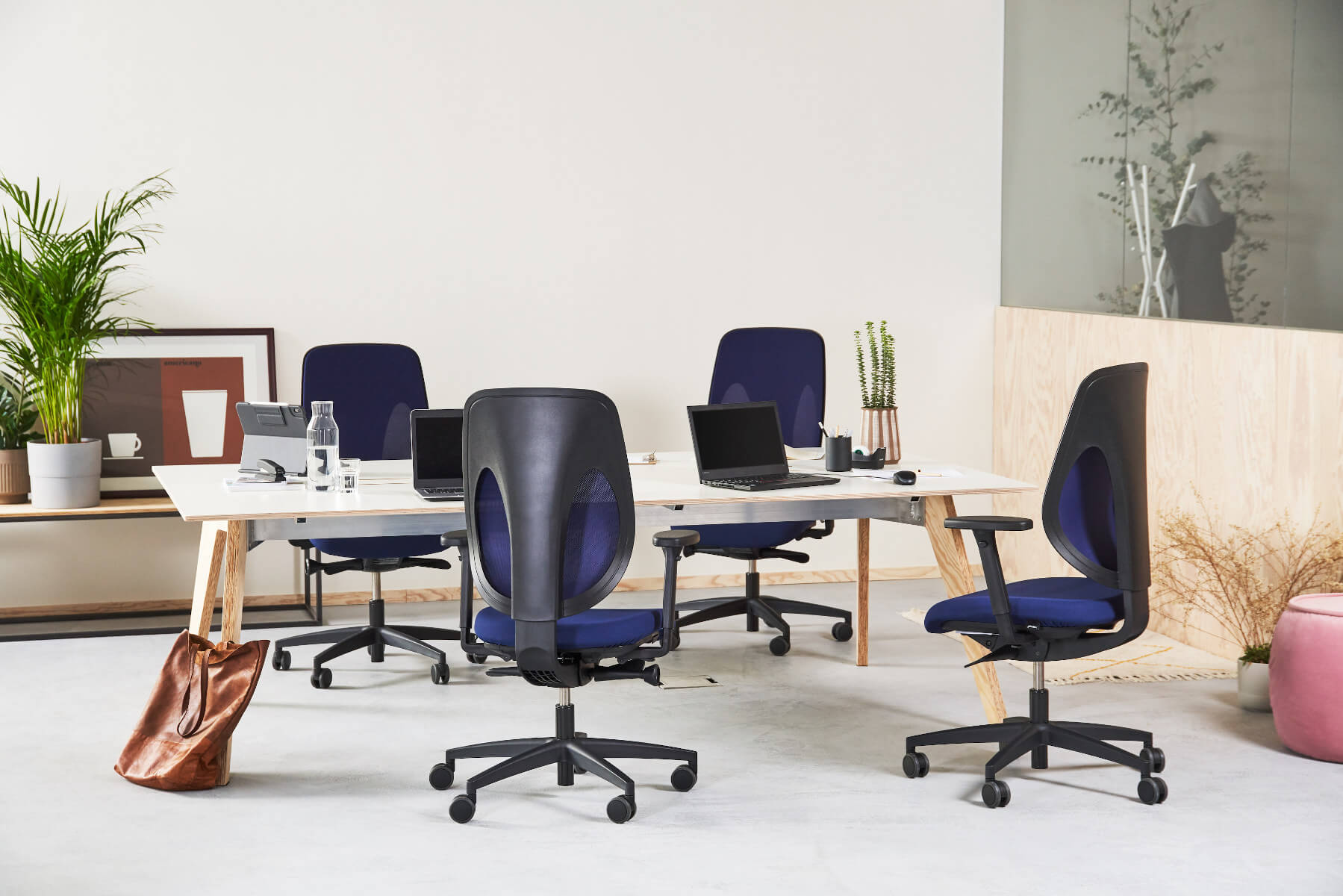 Giroflex 353-4029 Bürostuhl, Netzrücken, ergonomische Sitzfläche, langlebig